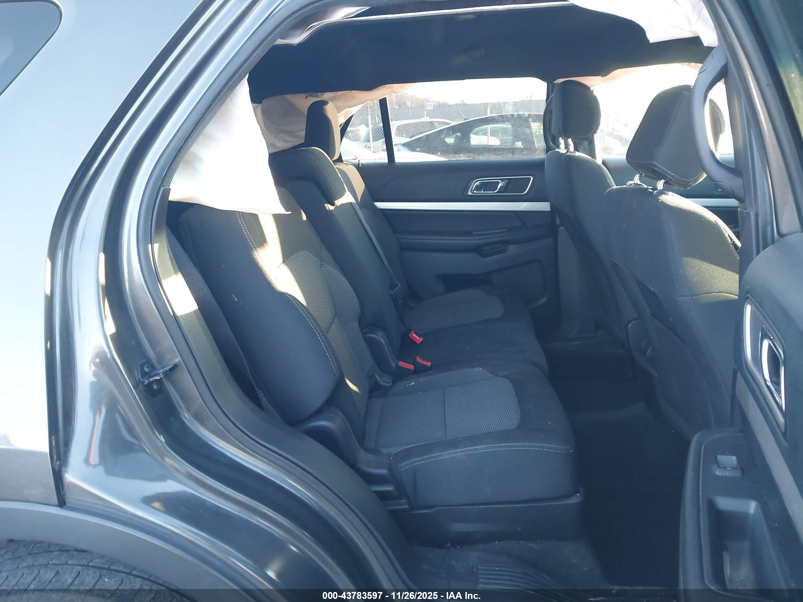 FORD EXPLORER image 8