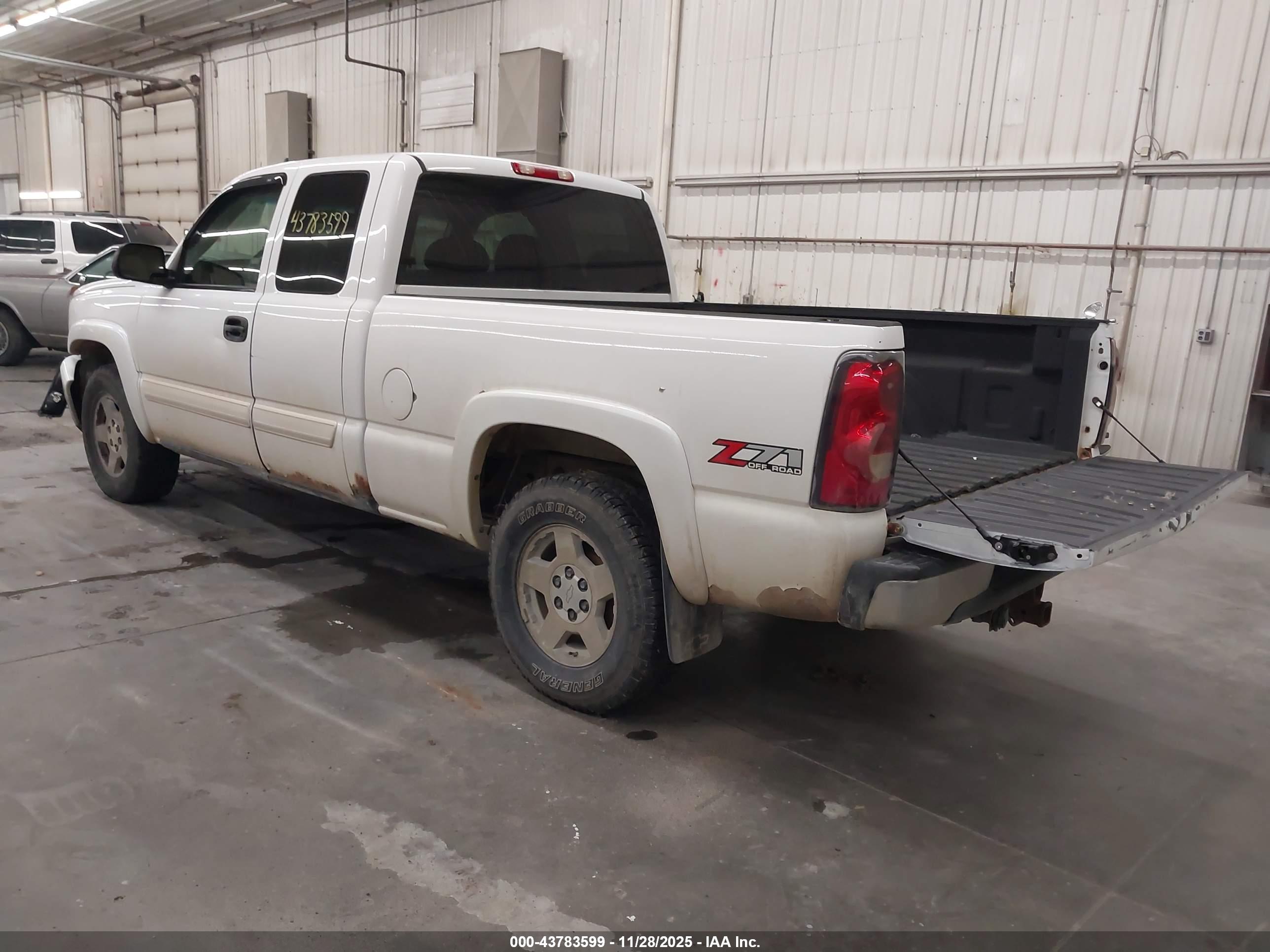 CHEVROLET SILVERADO image 3