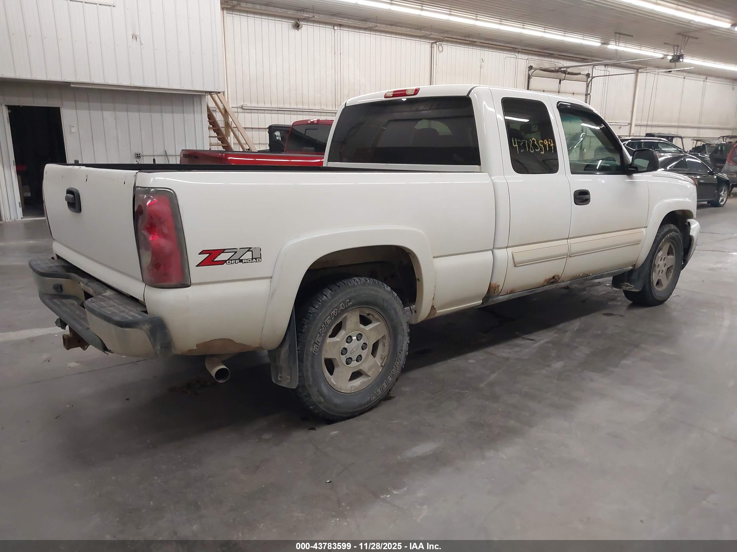 CHEVROLET SILVERADO image 4