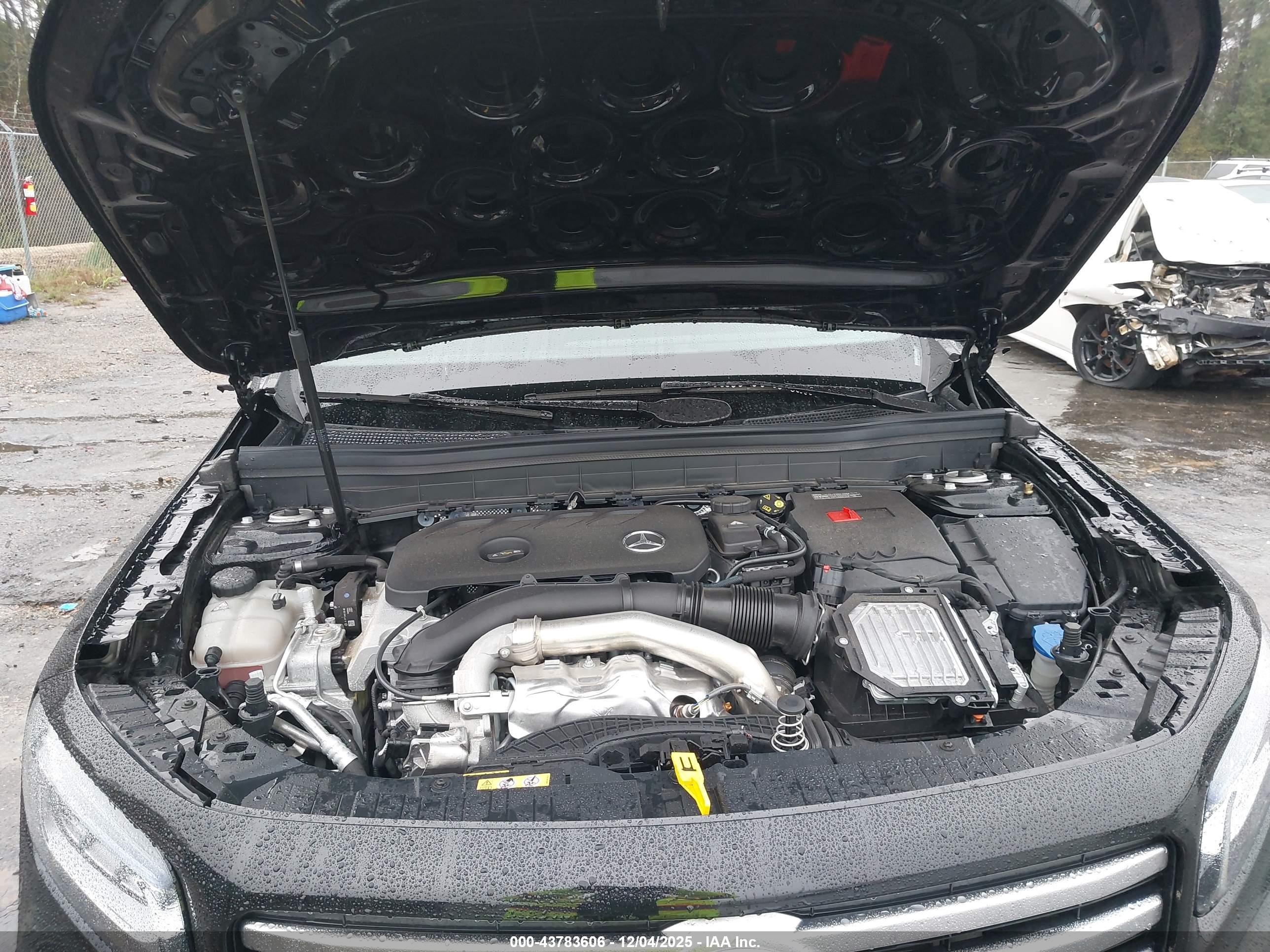 MERCEDES-BENZ GLB image 10