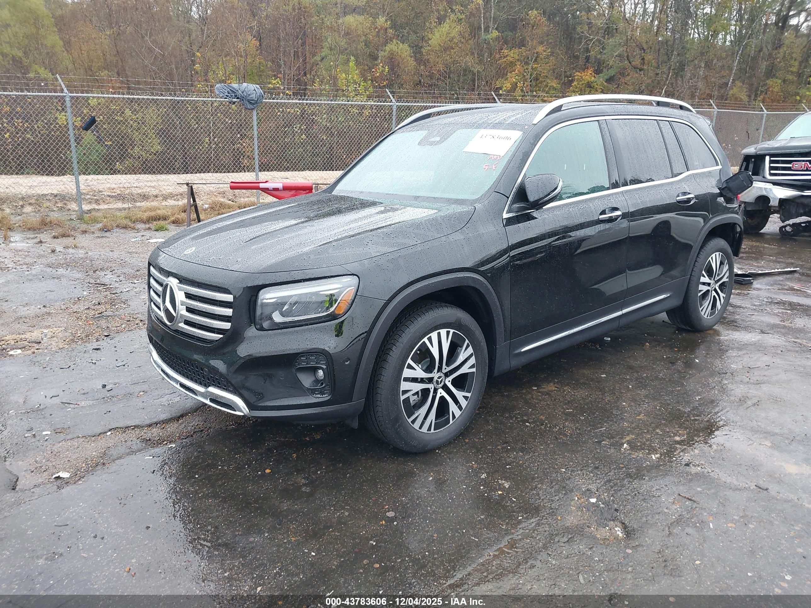 MERCEDES-BENZ GLB image 2