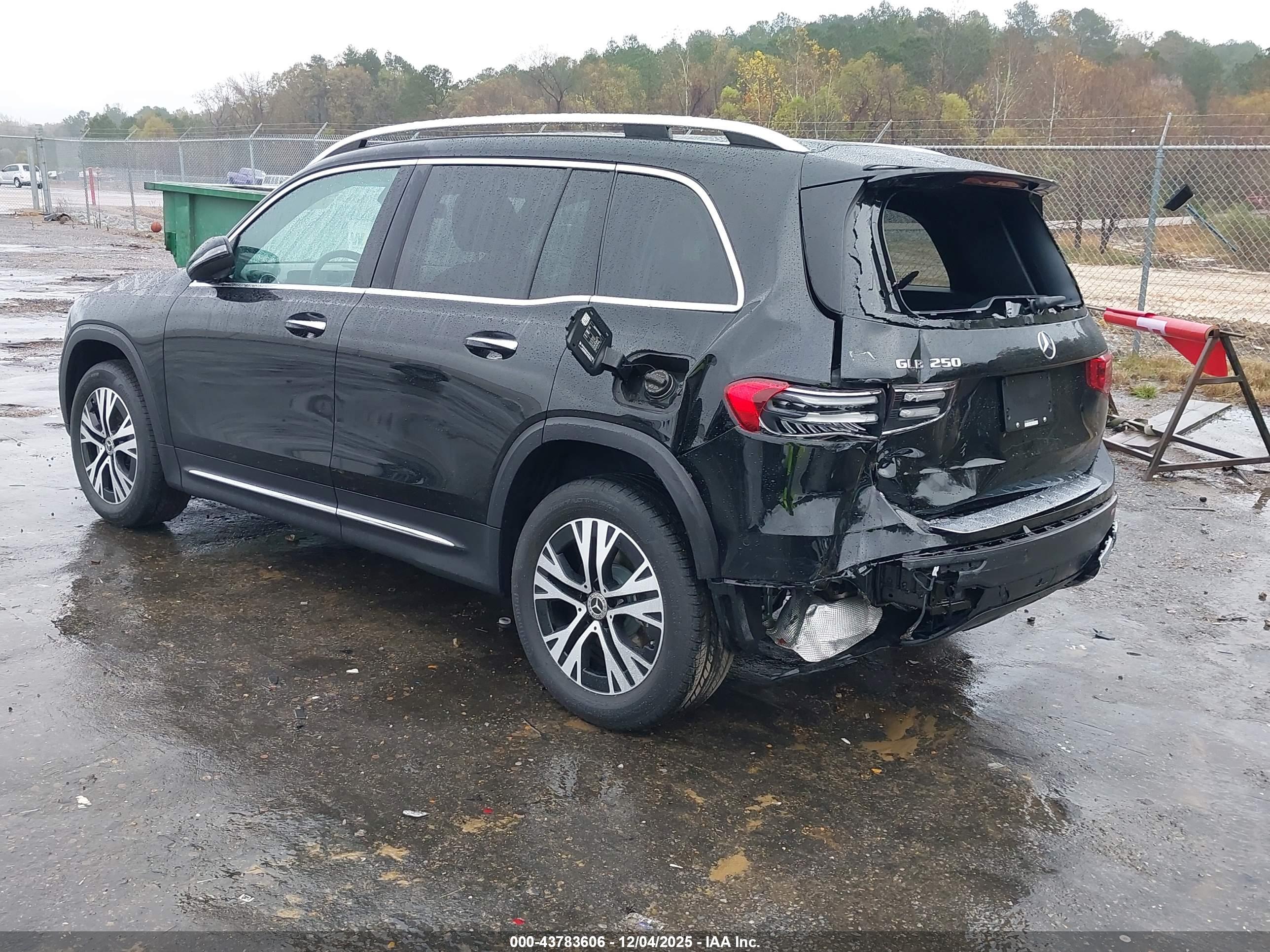 MERCEDES-BENZ GLB image 3