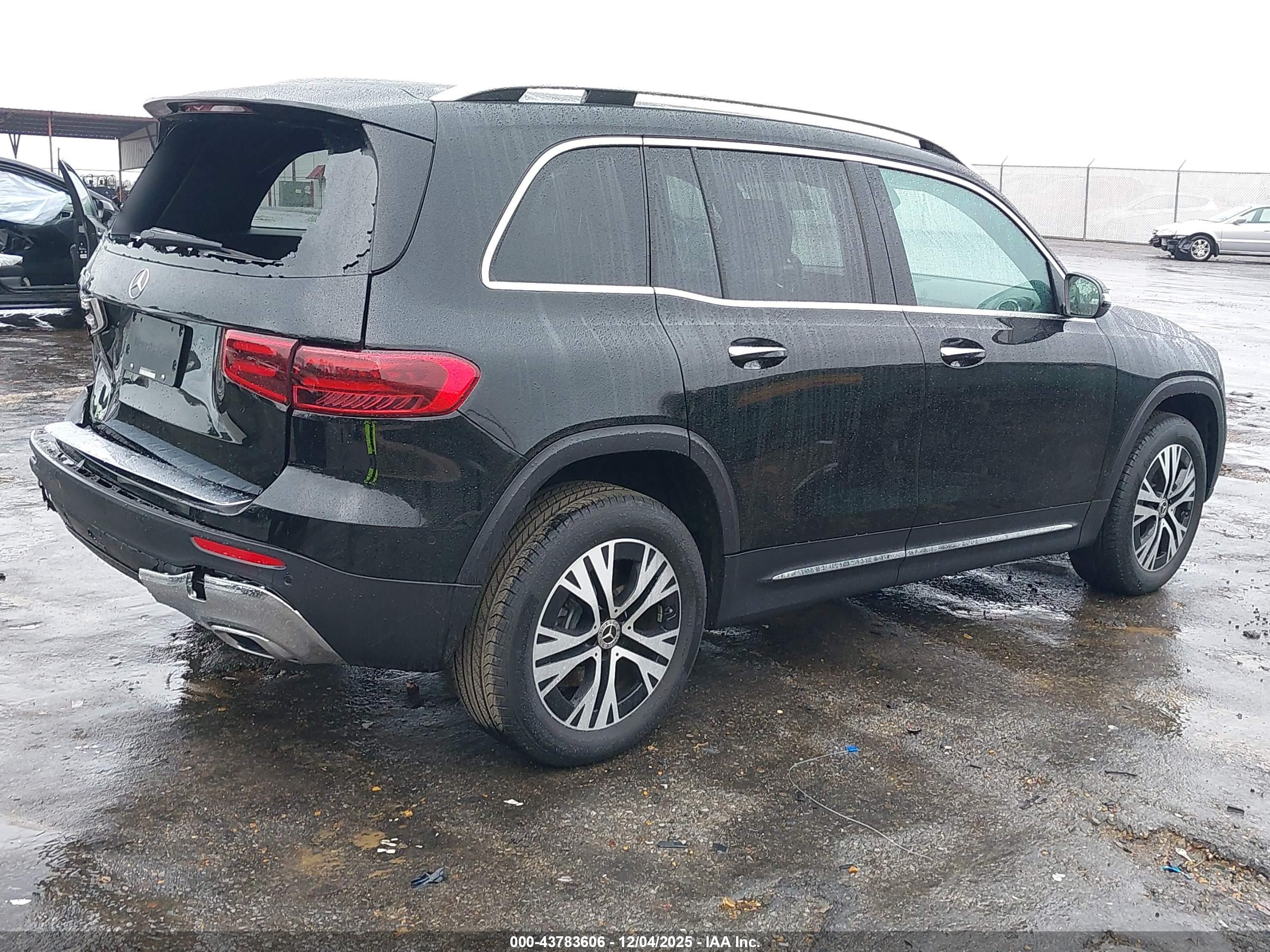 MERCEDES-BENZ GLB image 4