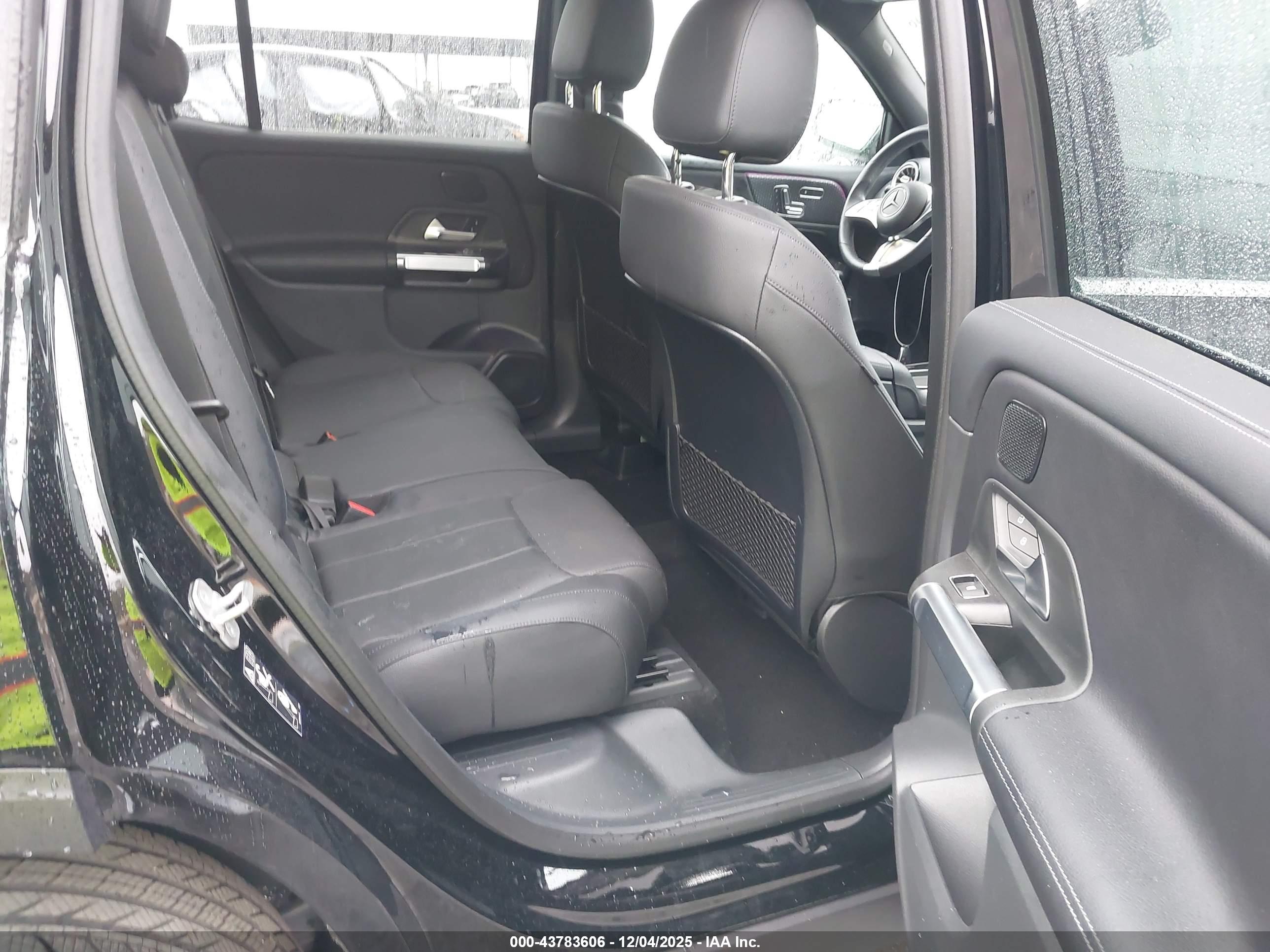 MERCEDES-BENZ GLB image 8