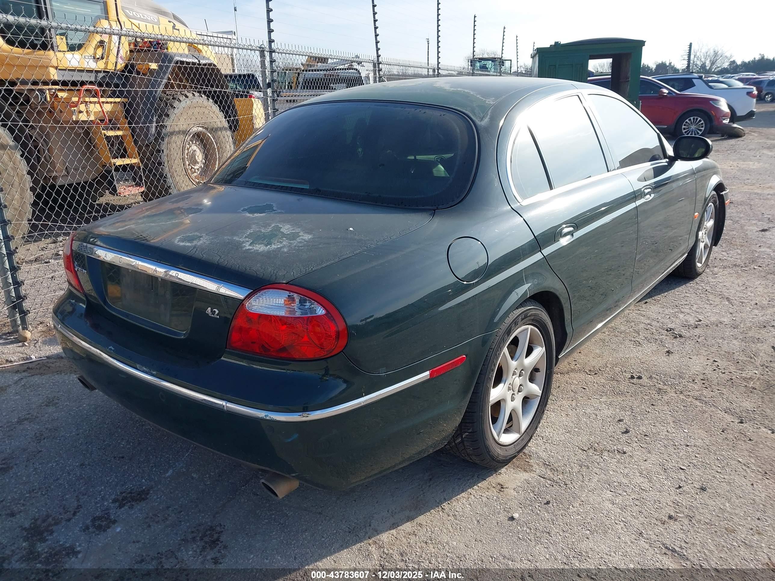 JAGUAR S-TYPE image 4