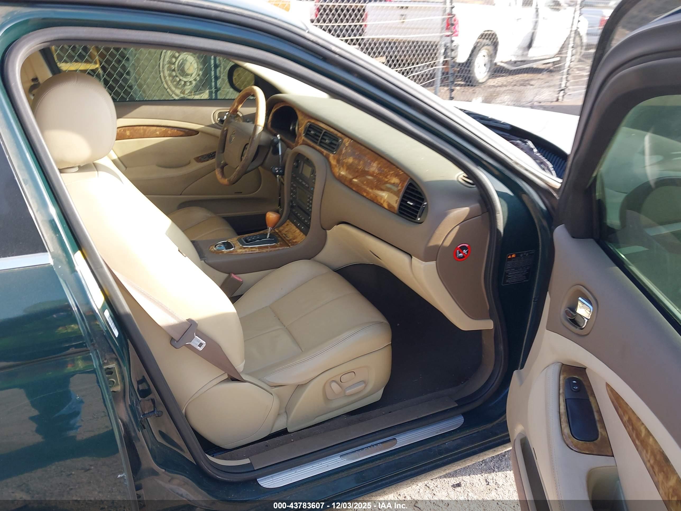 JAGUAR S-TYPE image 5