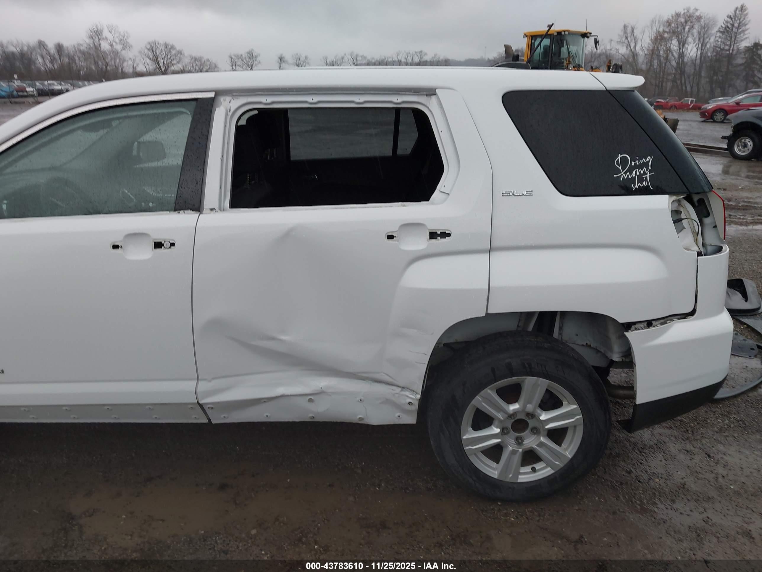 GMC TERRAIN image 6