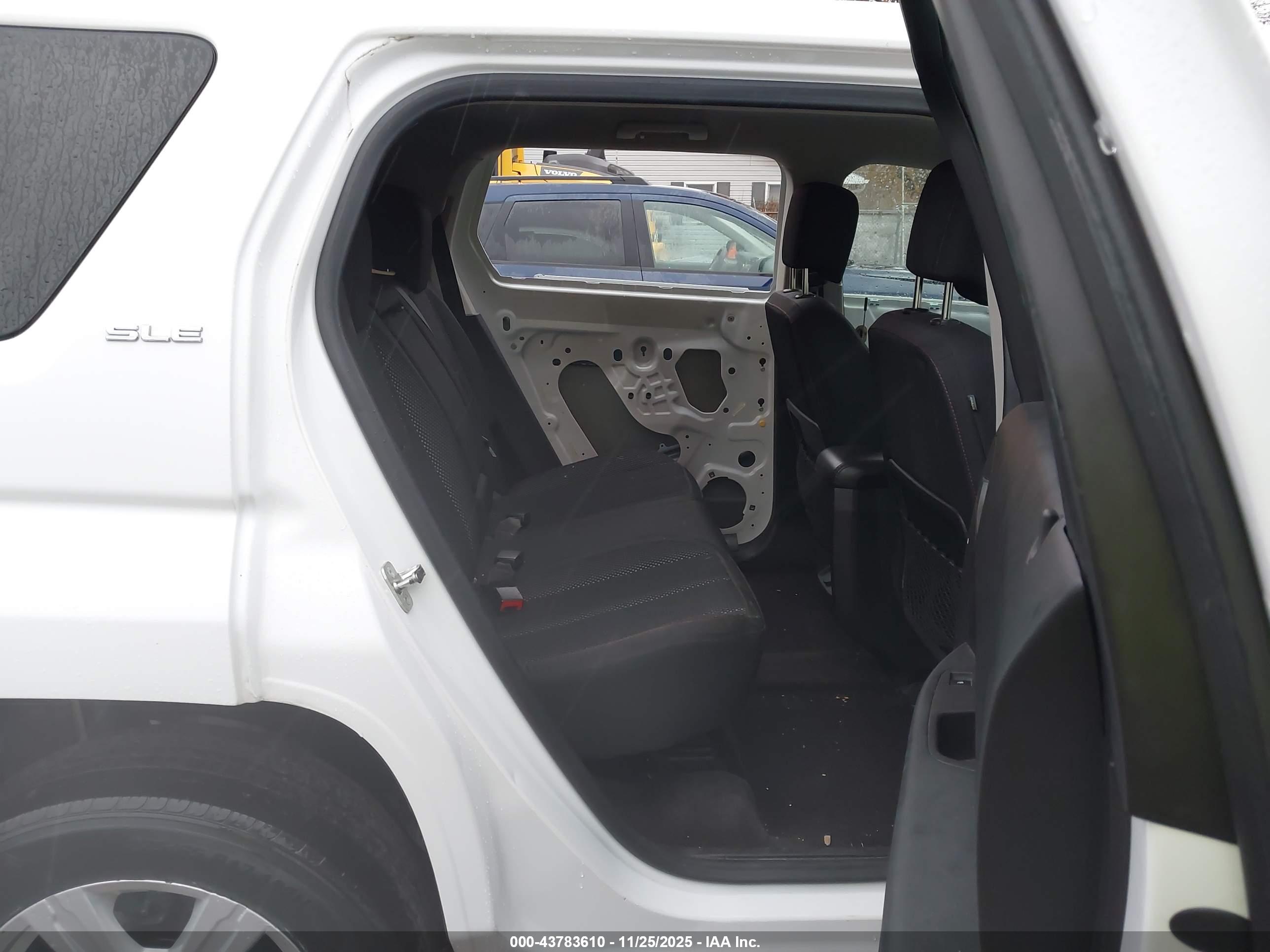 GMC TERRAIN image 8