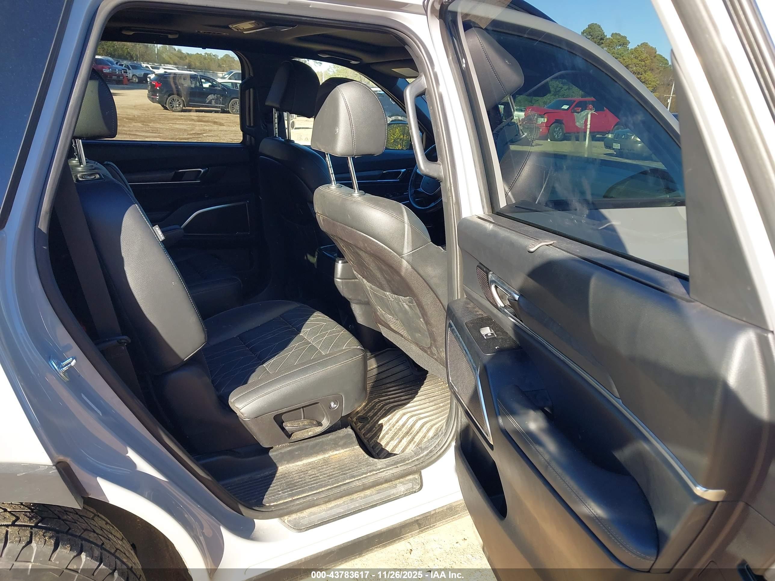 KIA TELLURIDE image 8