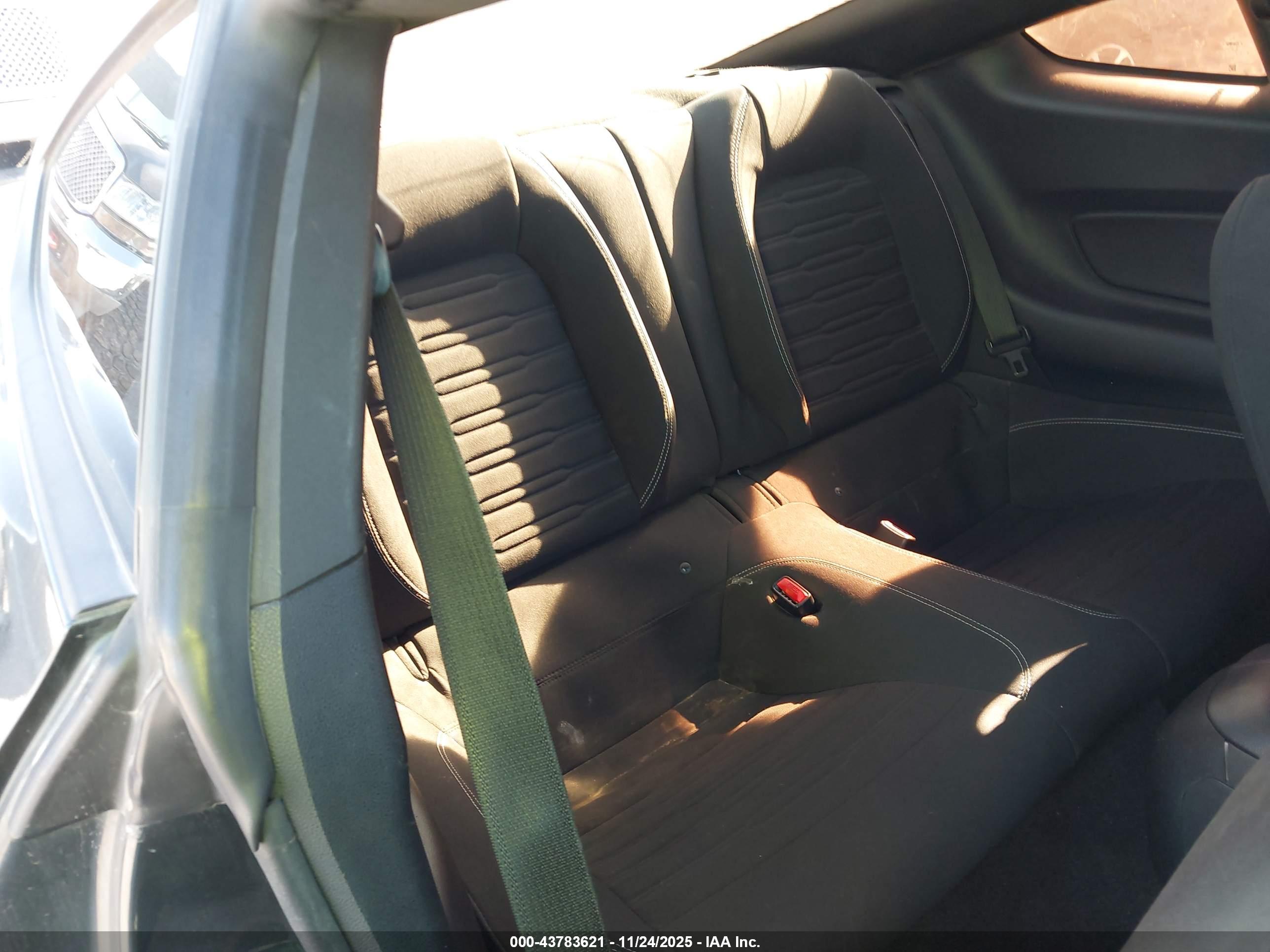 FORD MUSTANG image 8