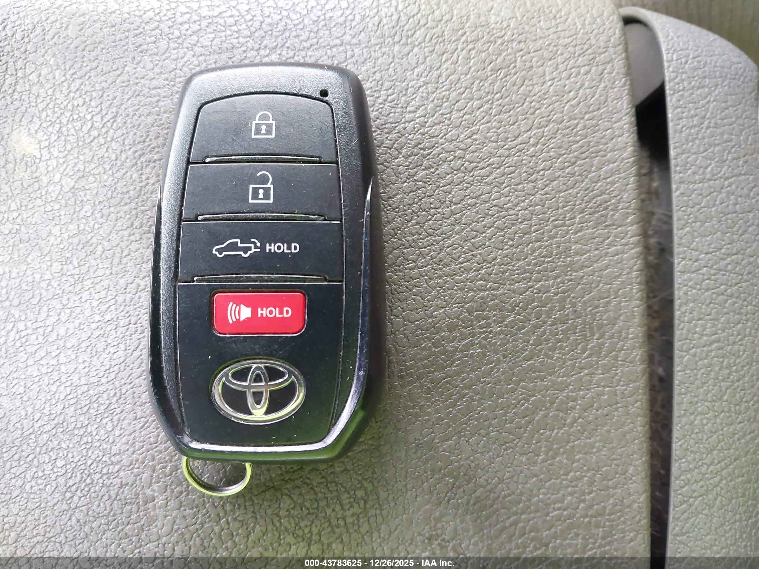 TOYOTA TUNDRA image 11