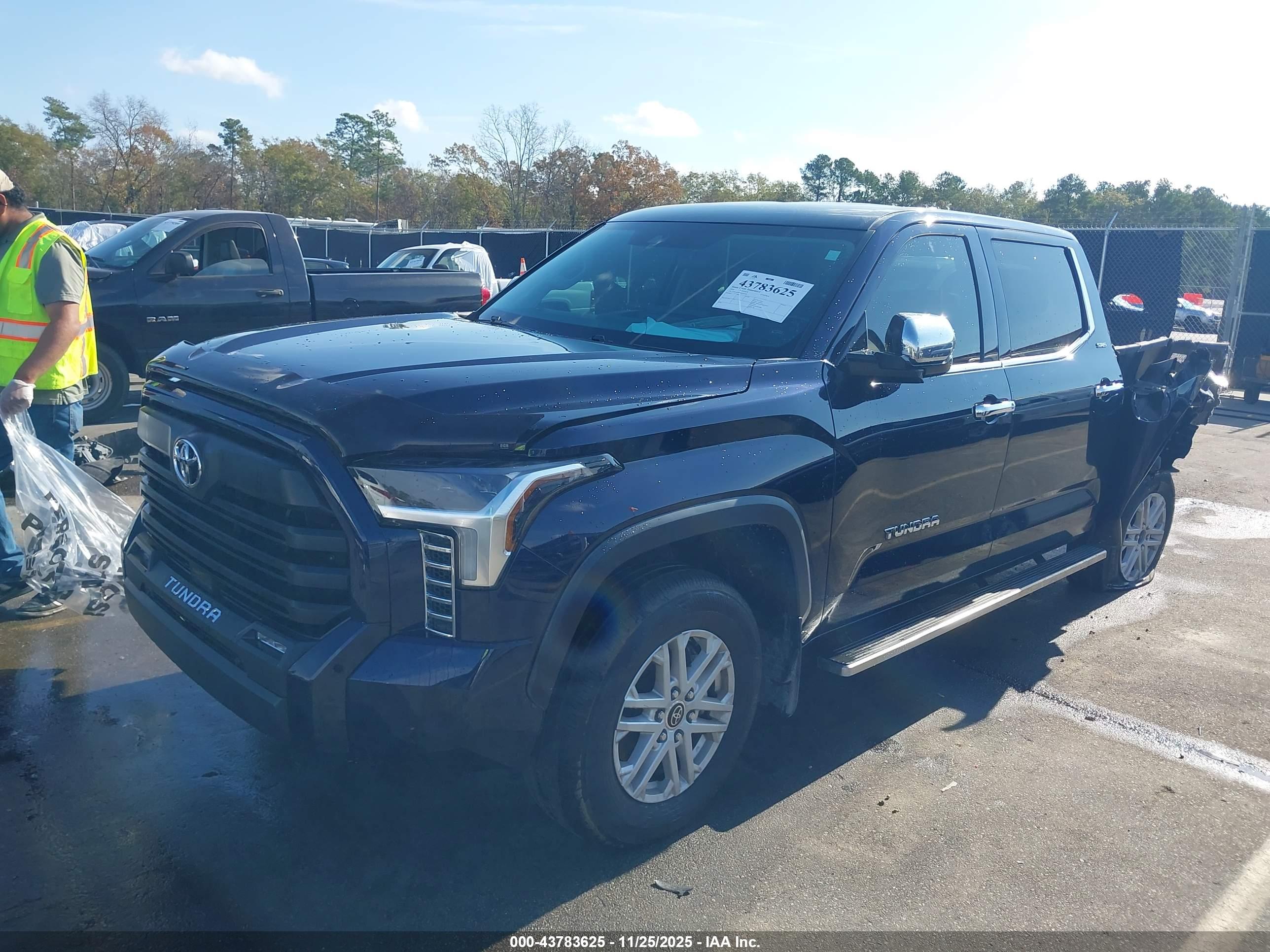 TOYOTA TUNDRA image 2