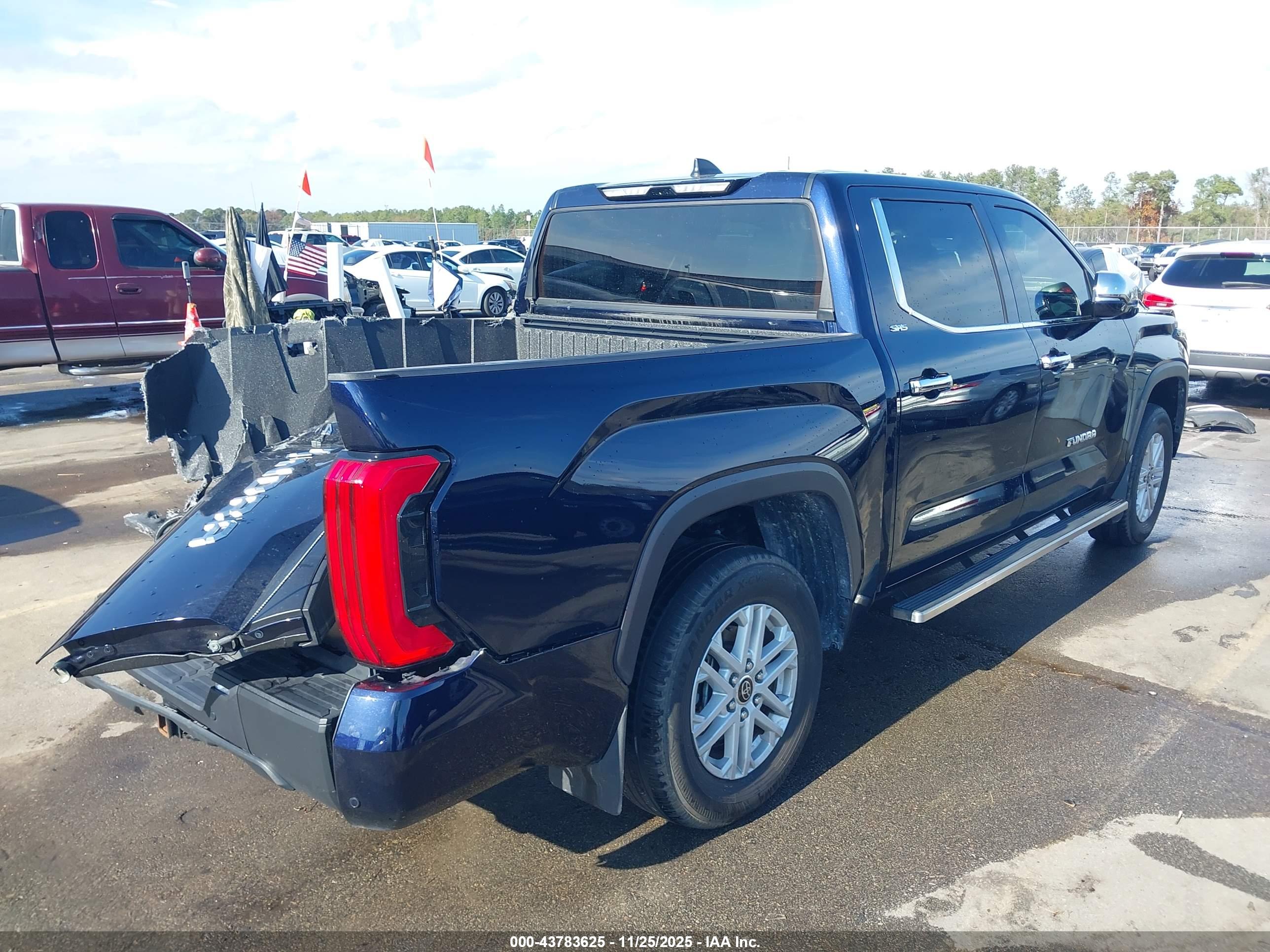 TOYOTA TUNDRA image 4