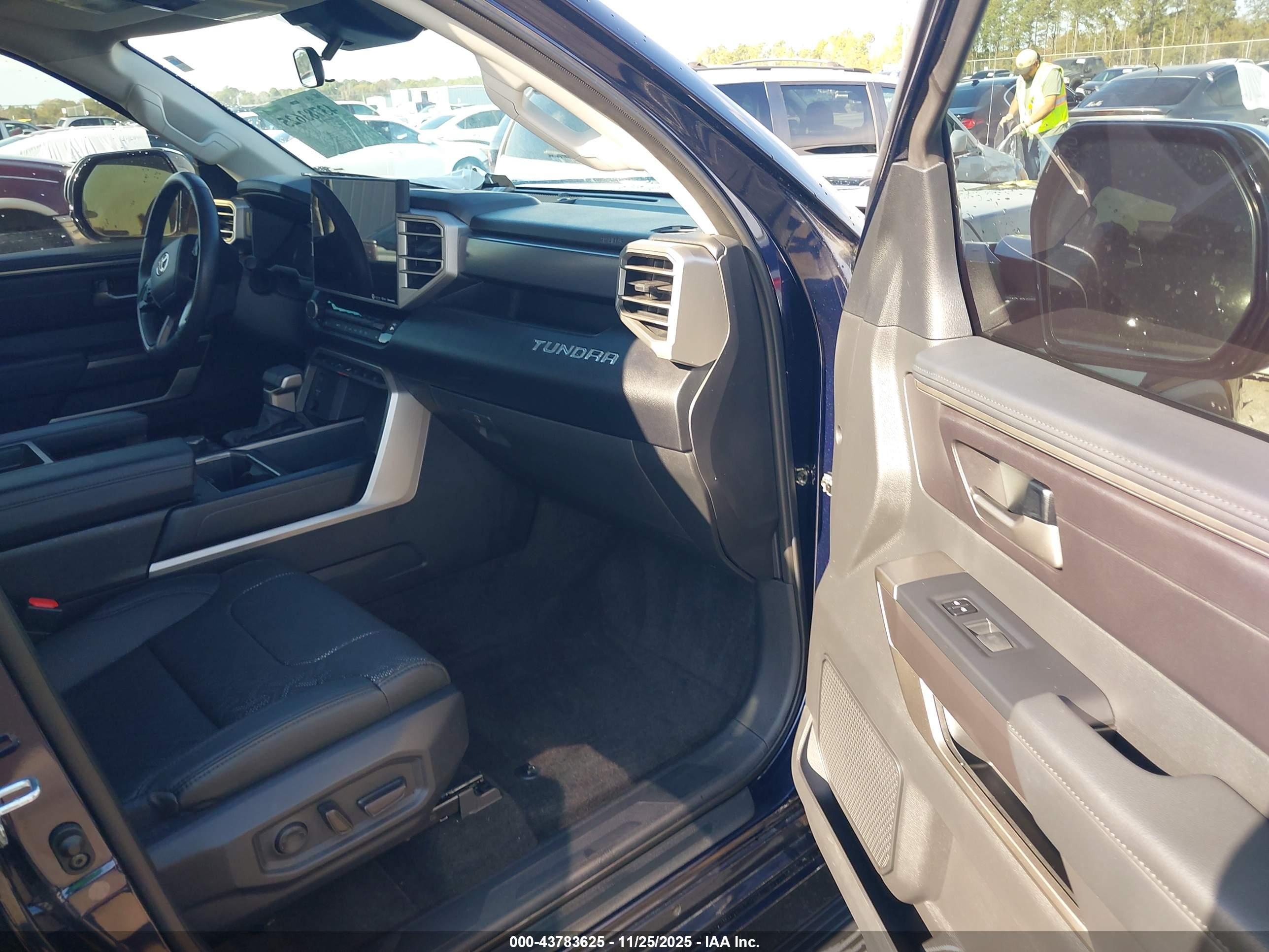 TOYOTA TUNDRA image 5