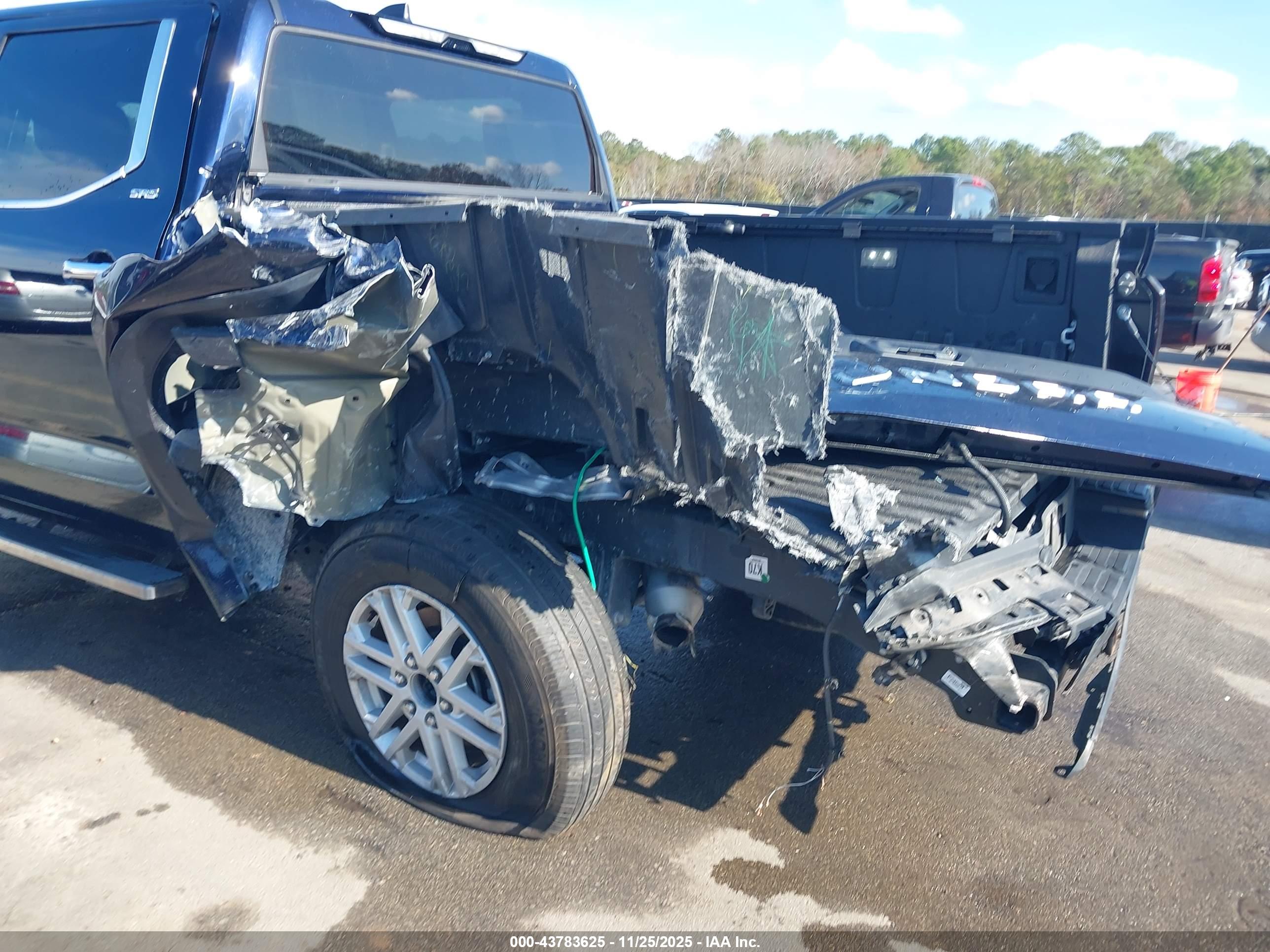 TOYOTA TUNDRA image 6