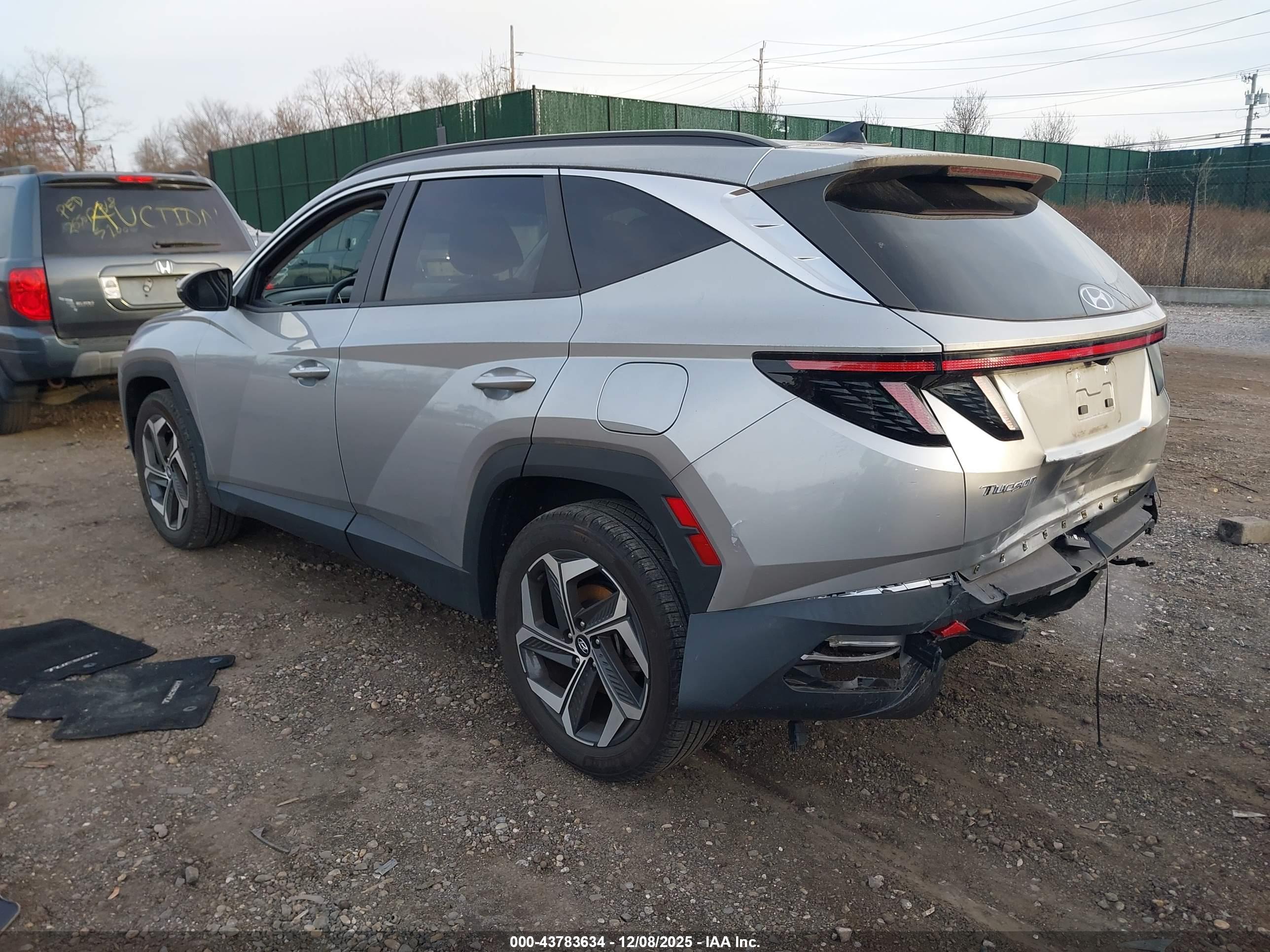 HYUNDAI TUCSON image 3