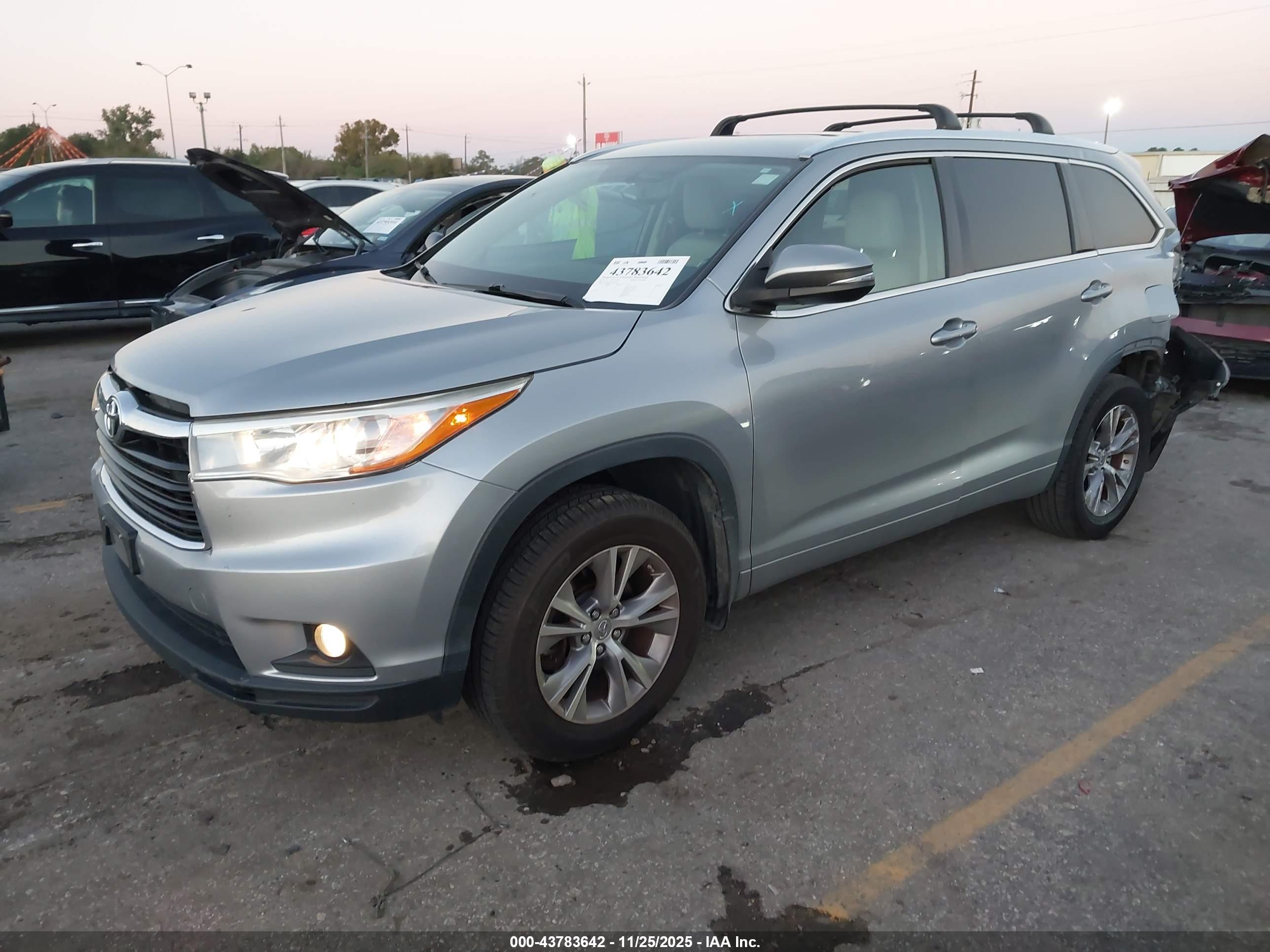 TOYOTA HIGHLANDER image 2