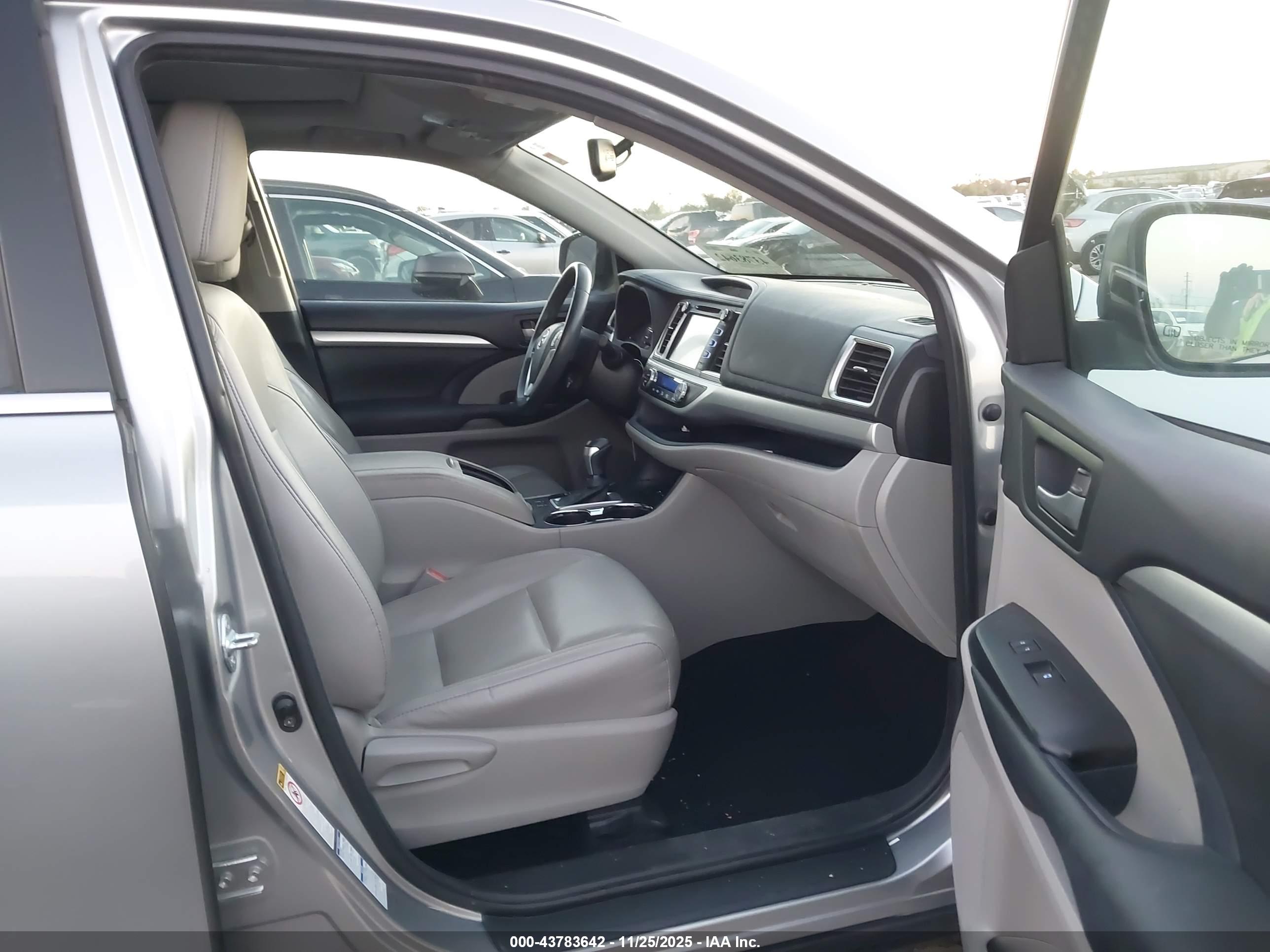 TOYOTA HIGHLANDER image 5