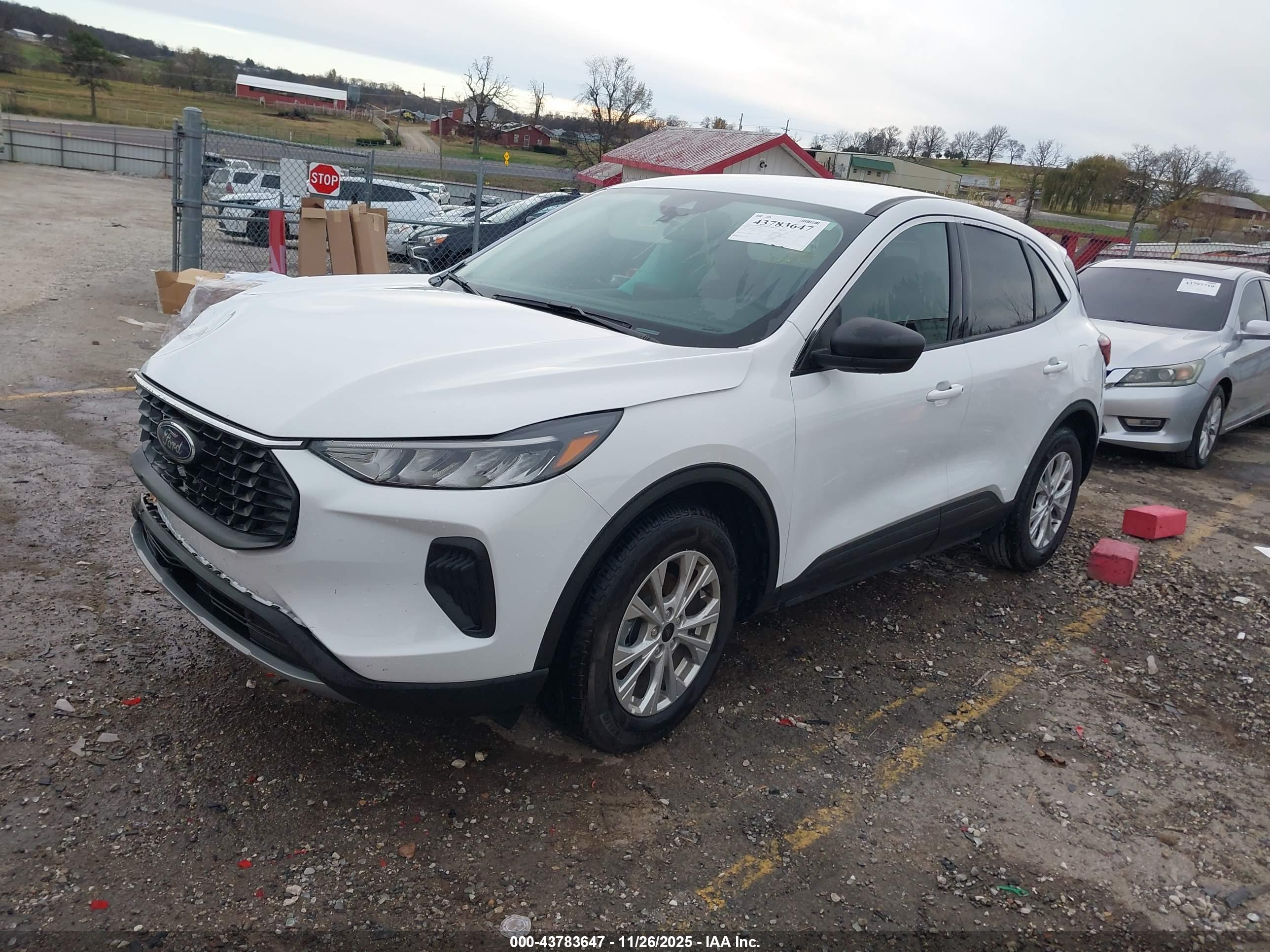 FORD ESCAPE image 2