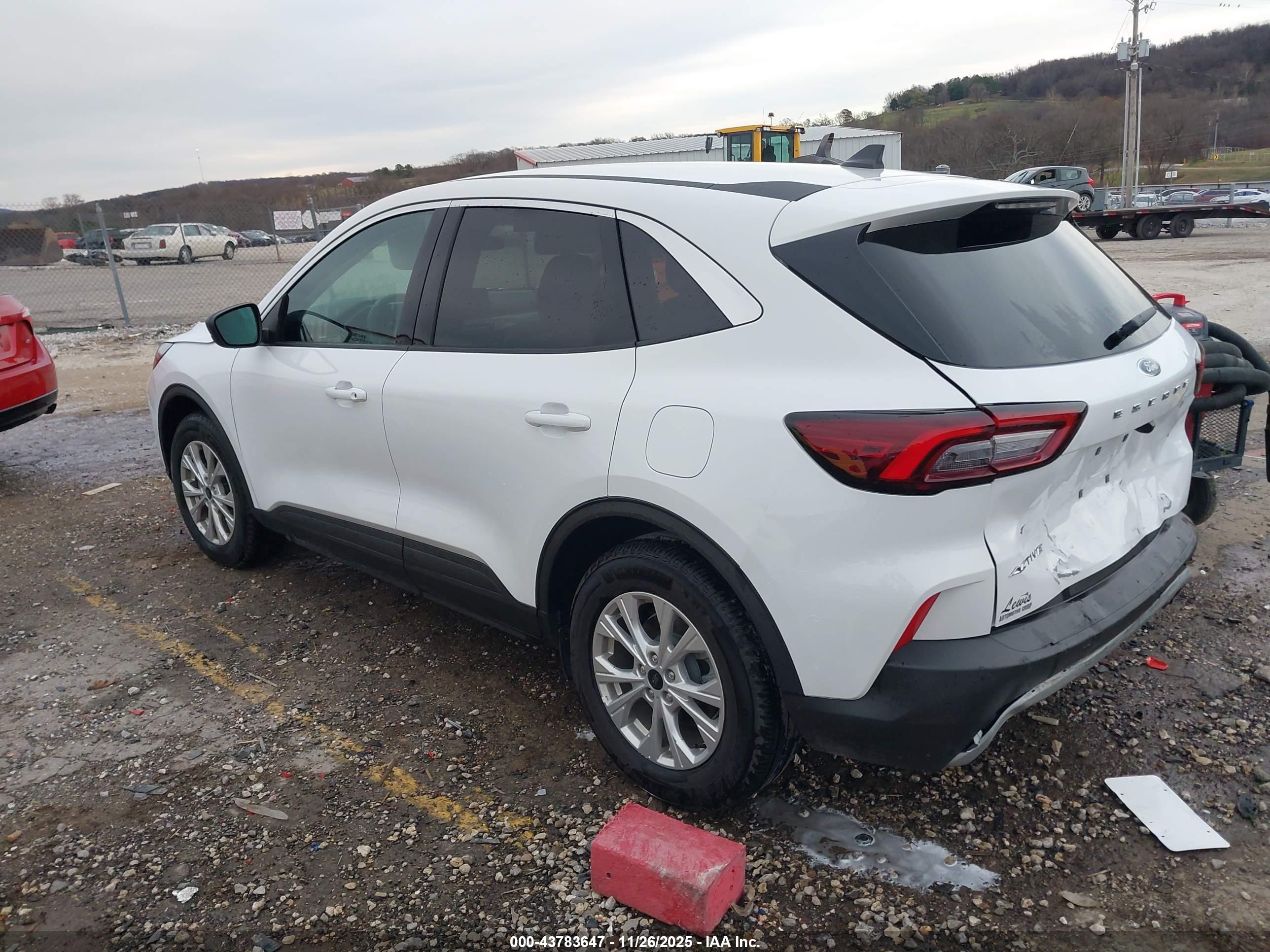 FORD ESCAPE image 3