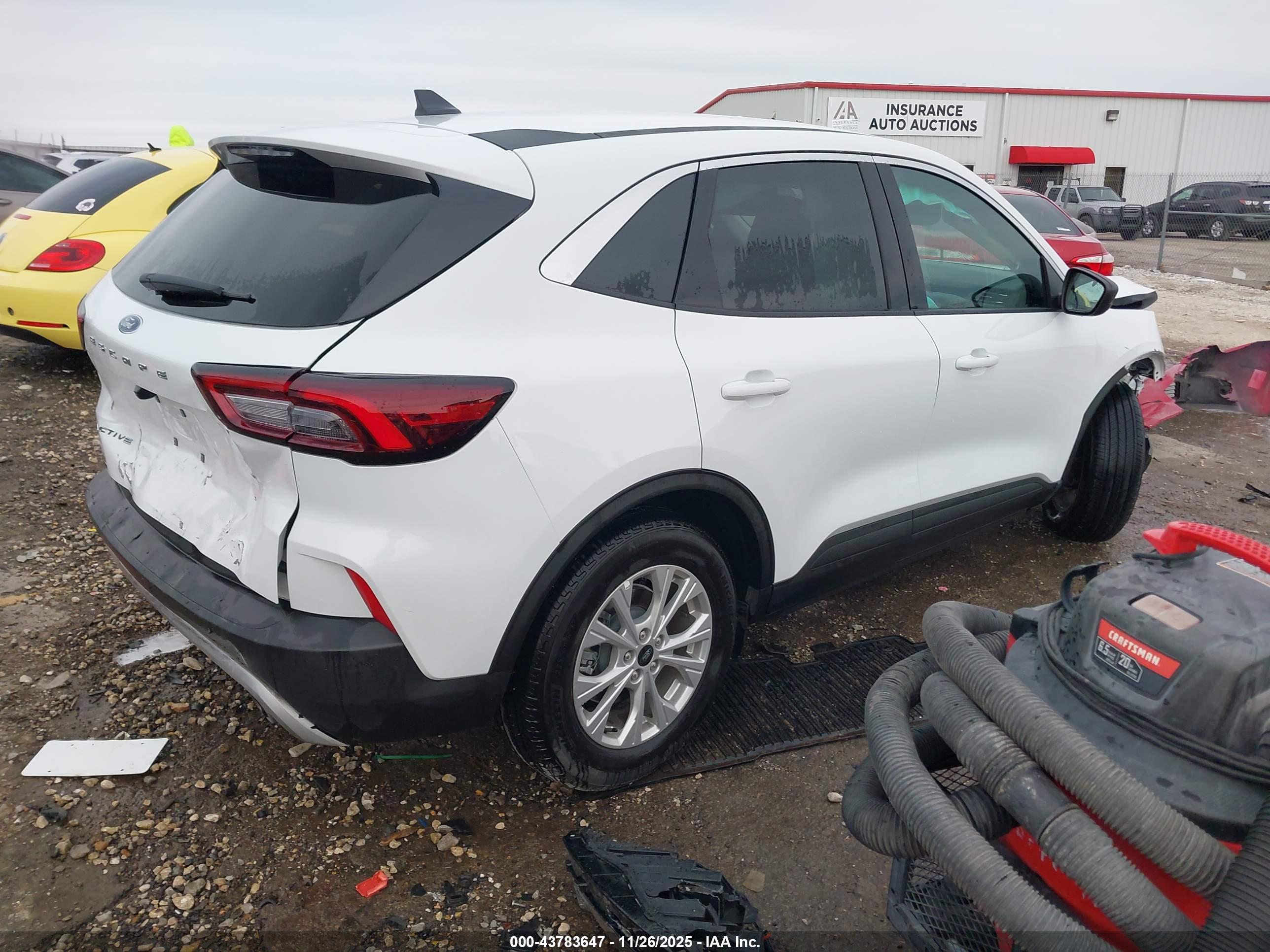 FORD ESCAPE image 4