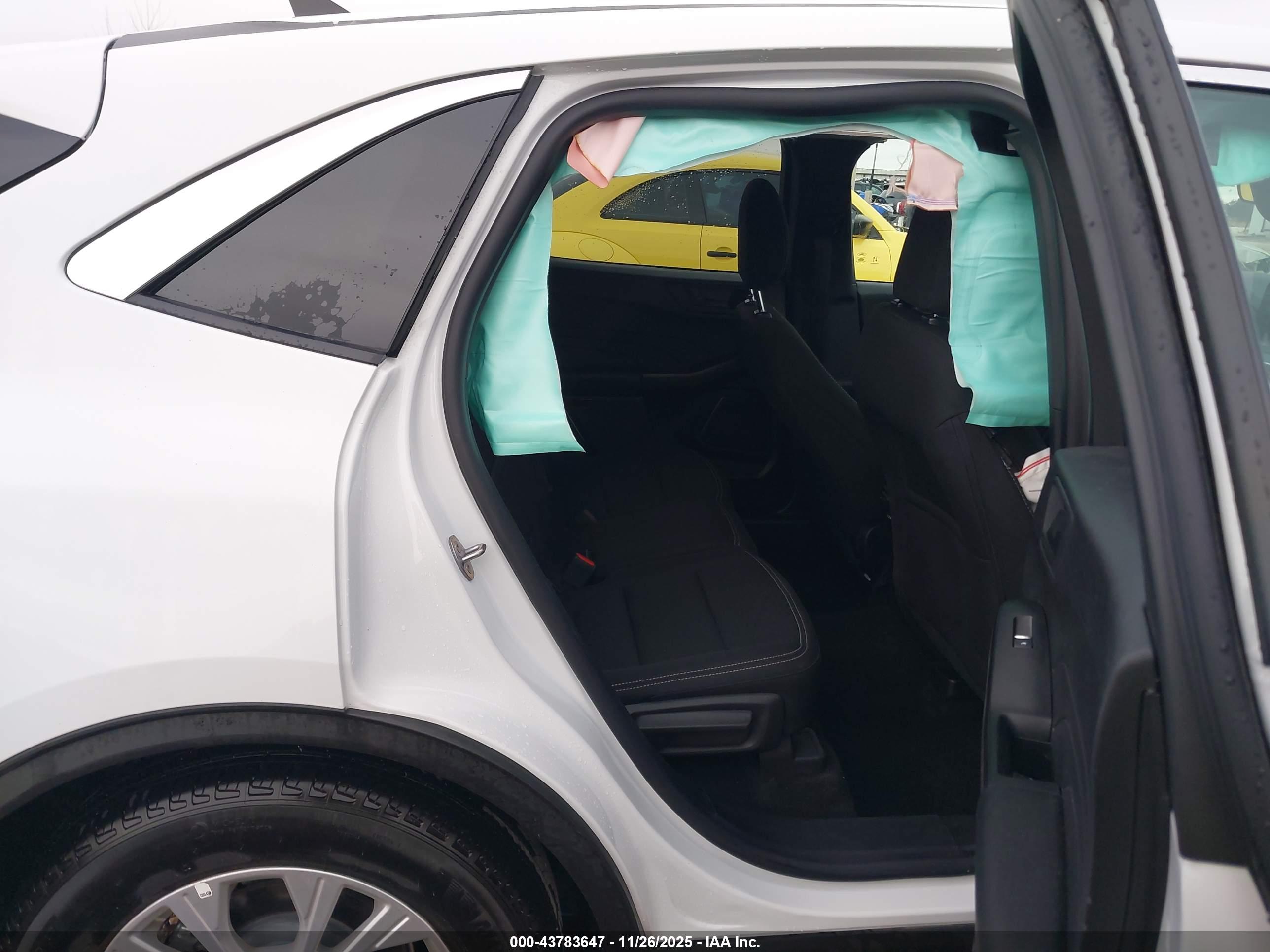 FORD ESCAPE image 8