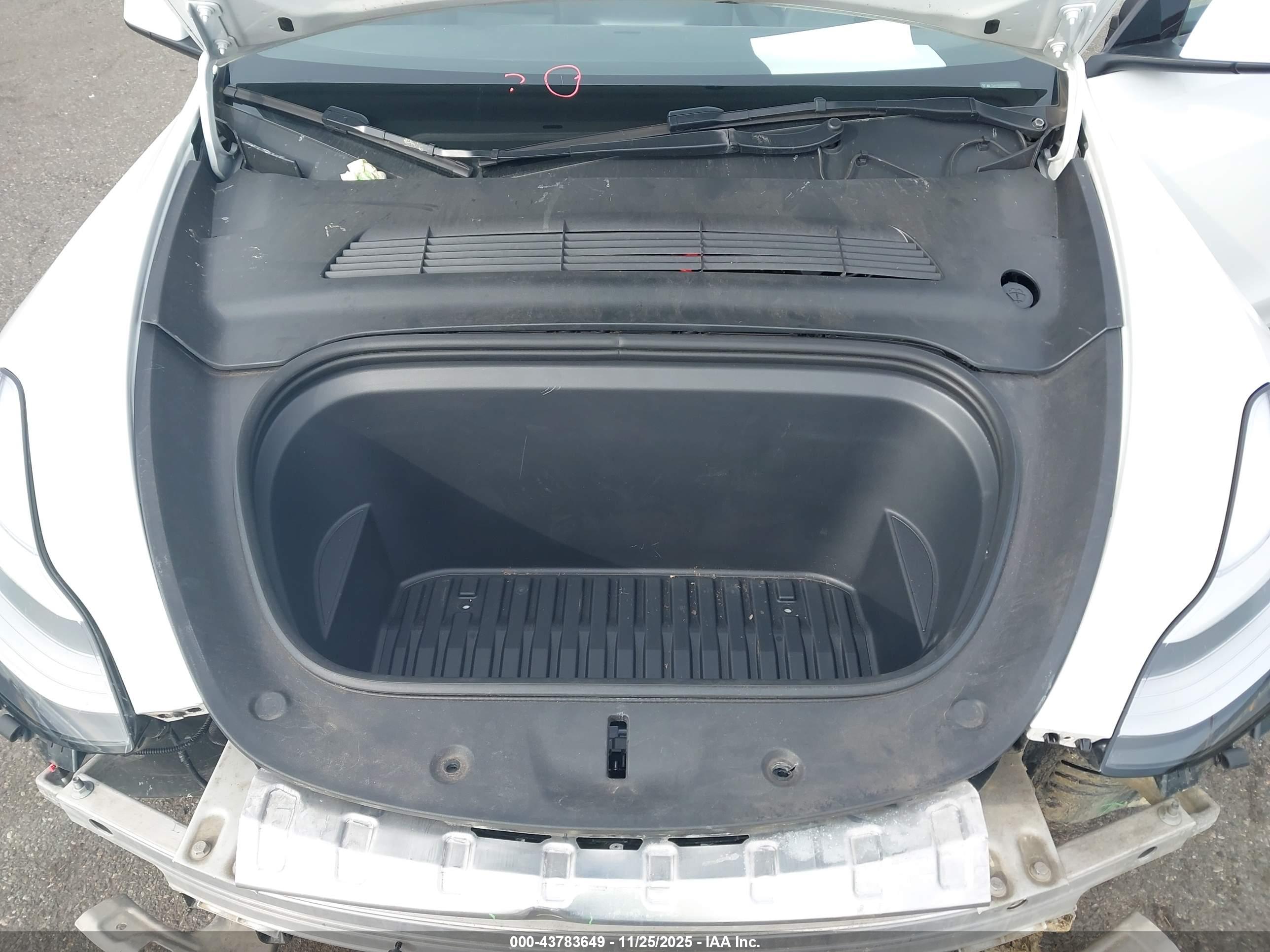 TESLA MODEL image 10