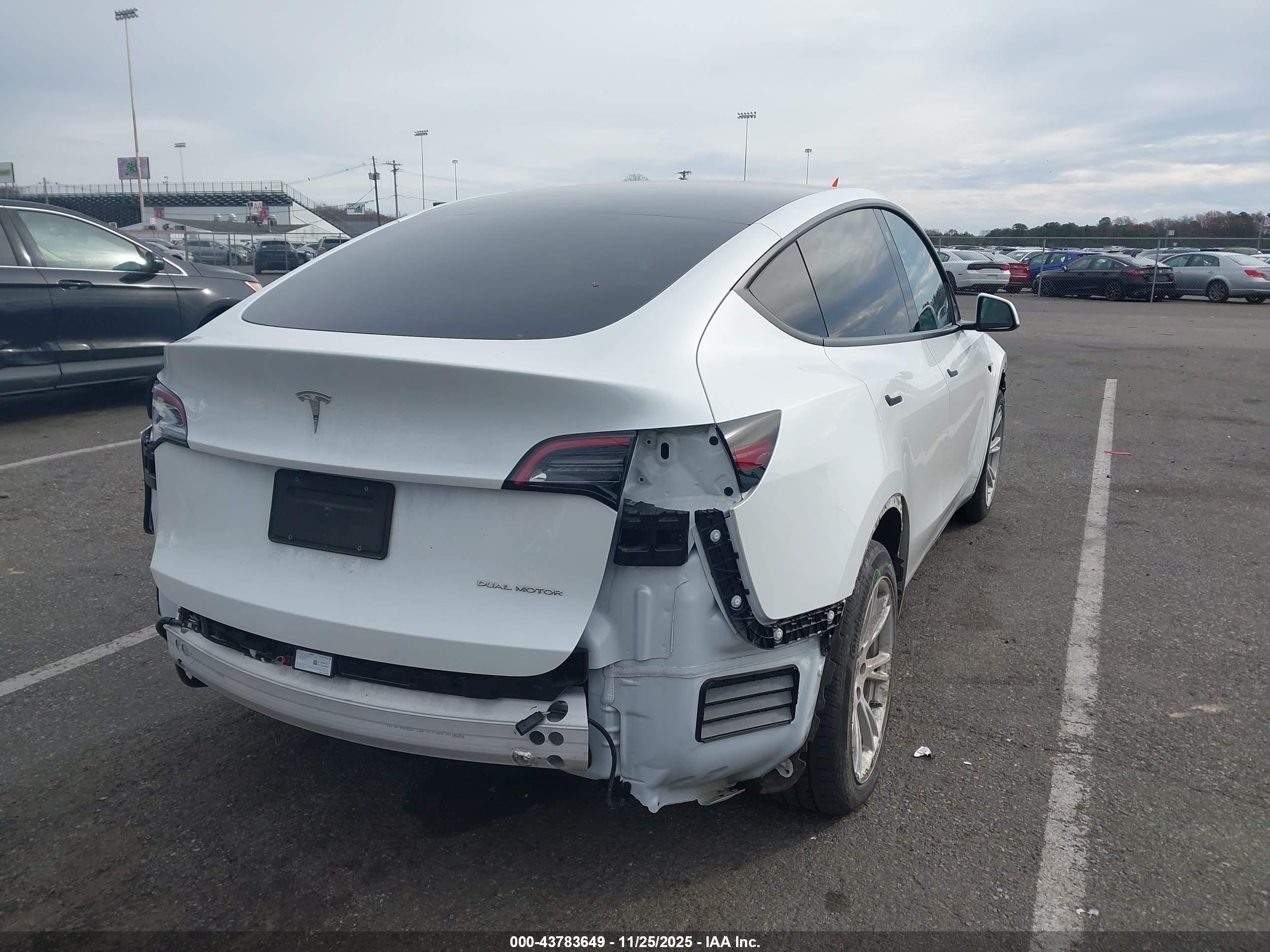 TESLA MODEL image 4