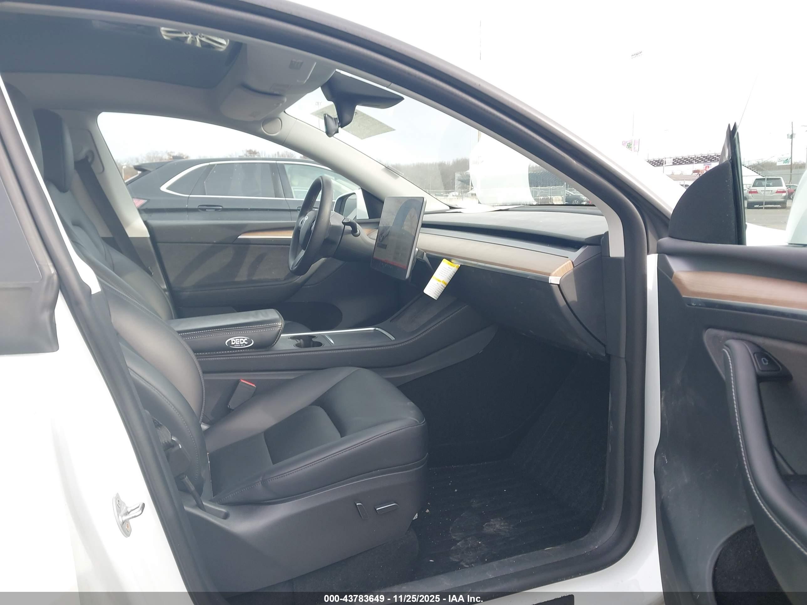 TESLA MODEL image 5