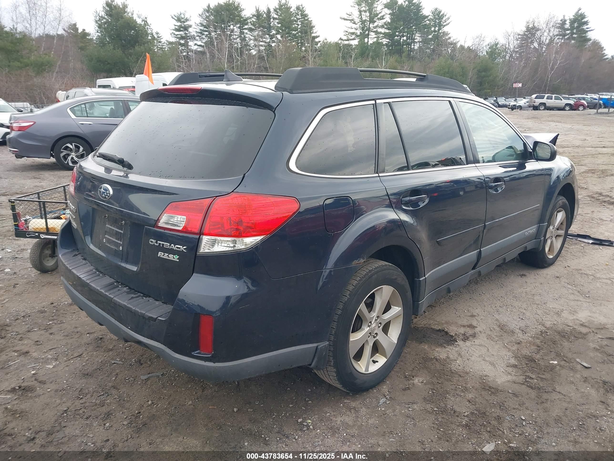 SUBARU OUTBACK image 4