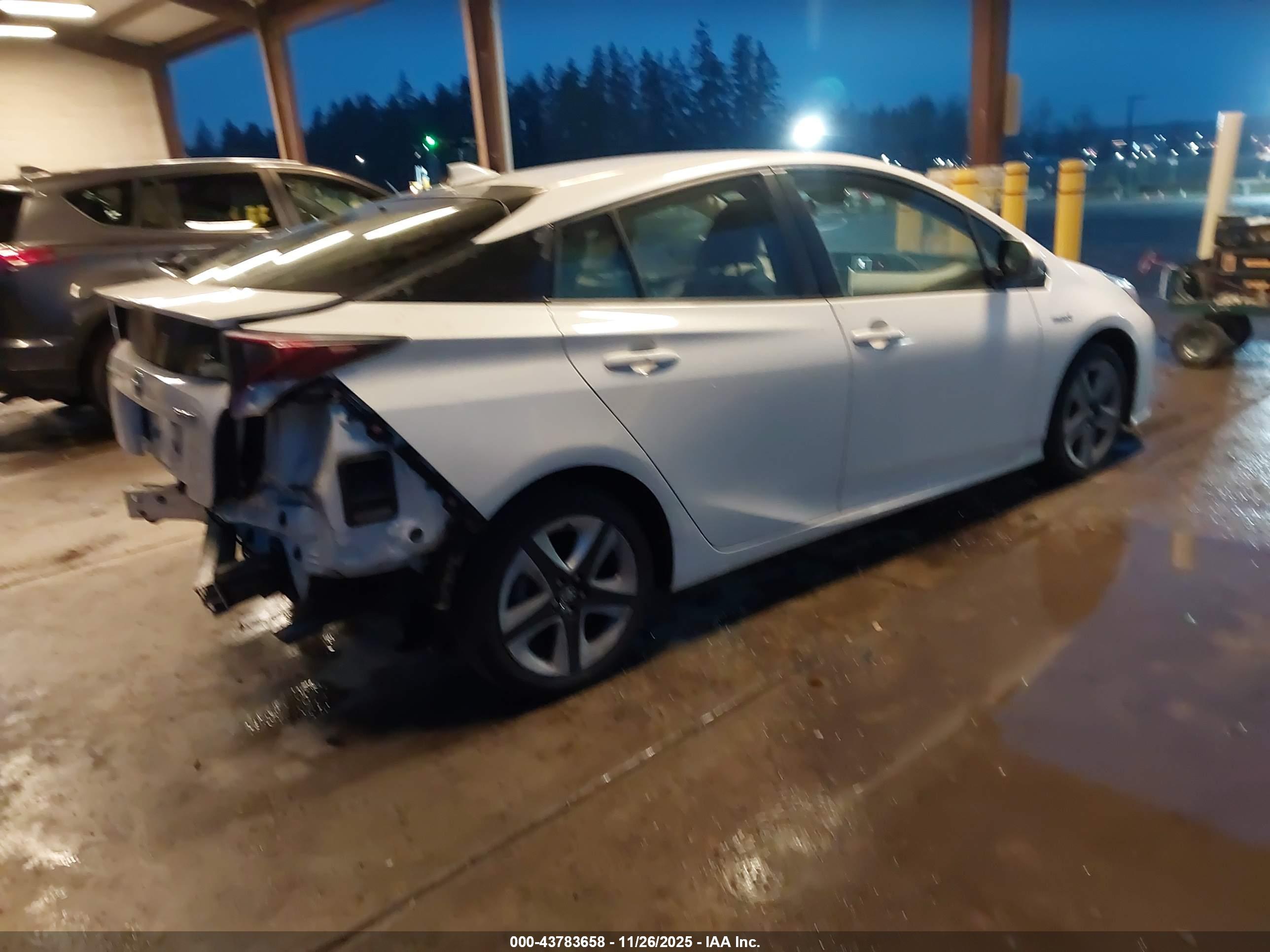 TOYOTA PRIUS image 4
