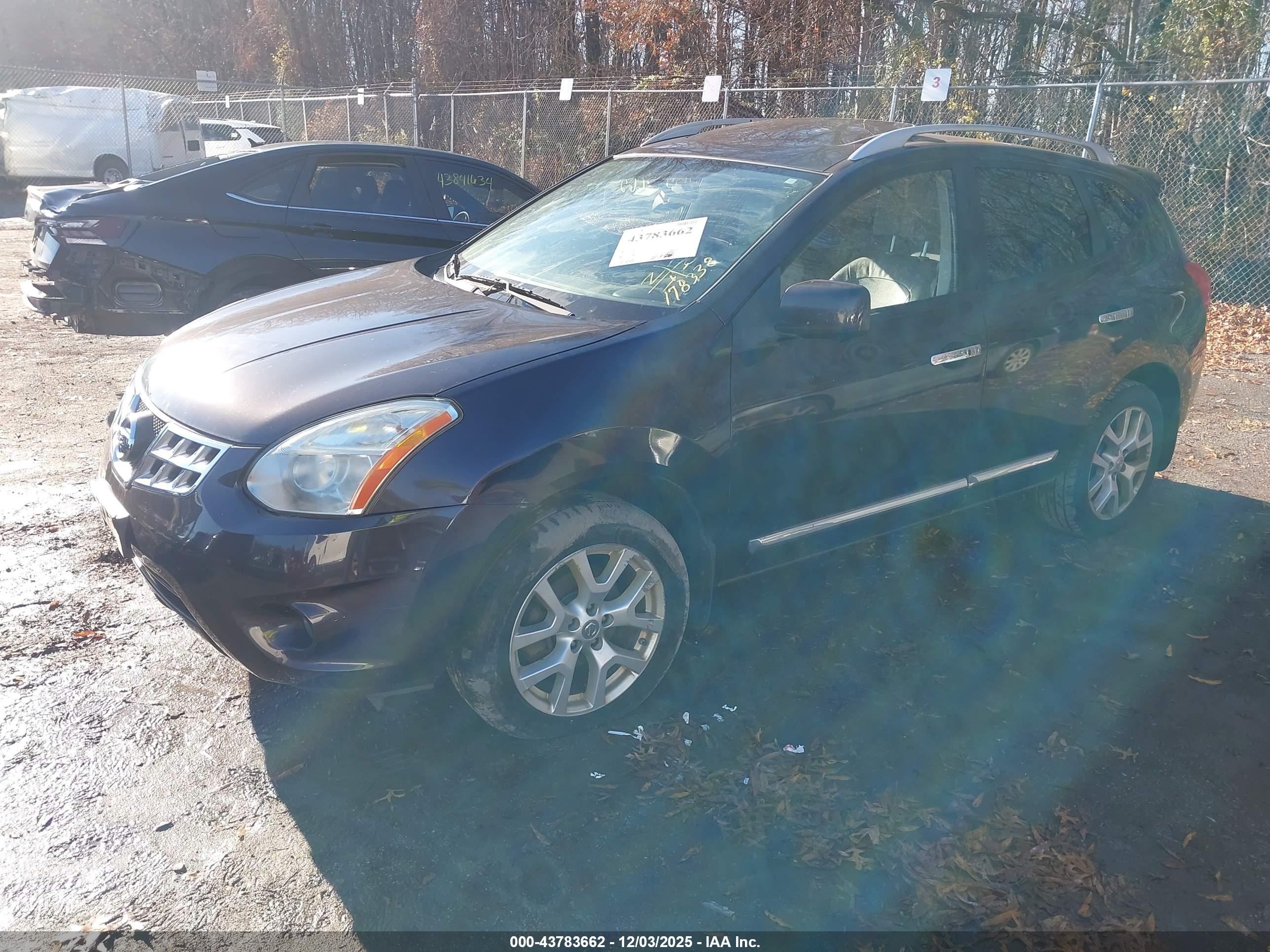 NISSAN ROGUE image 2