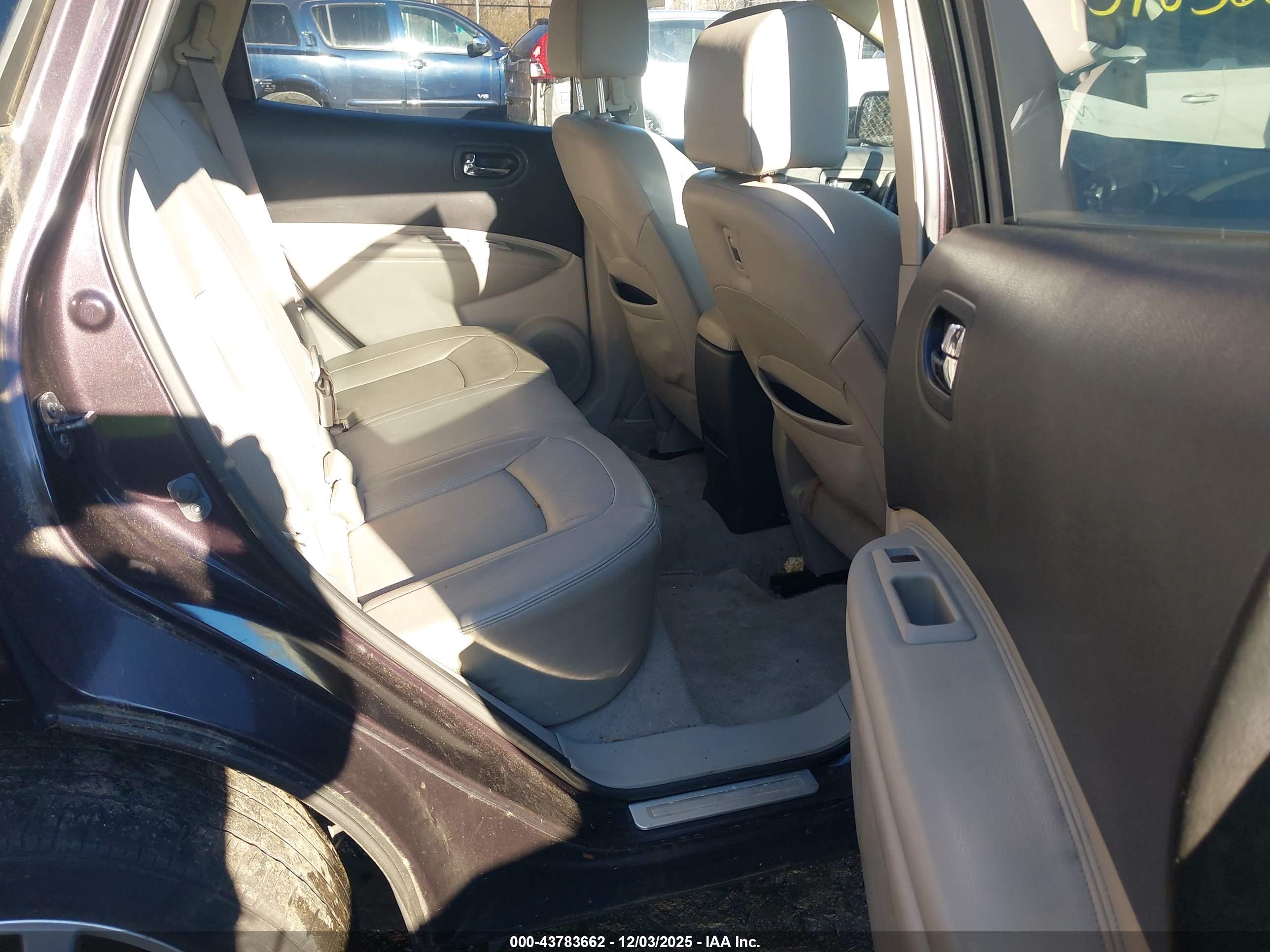 NISSAN ROGUE image 8