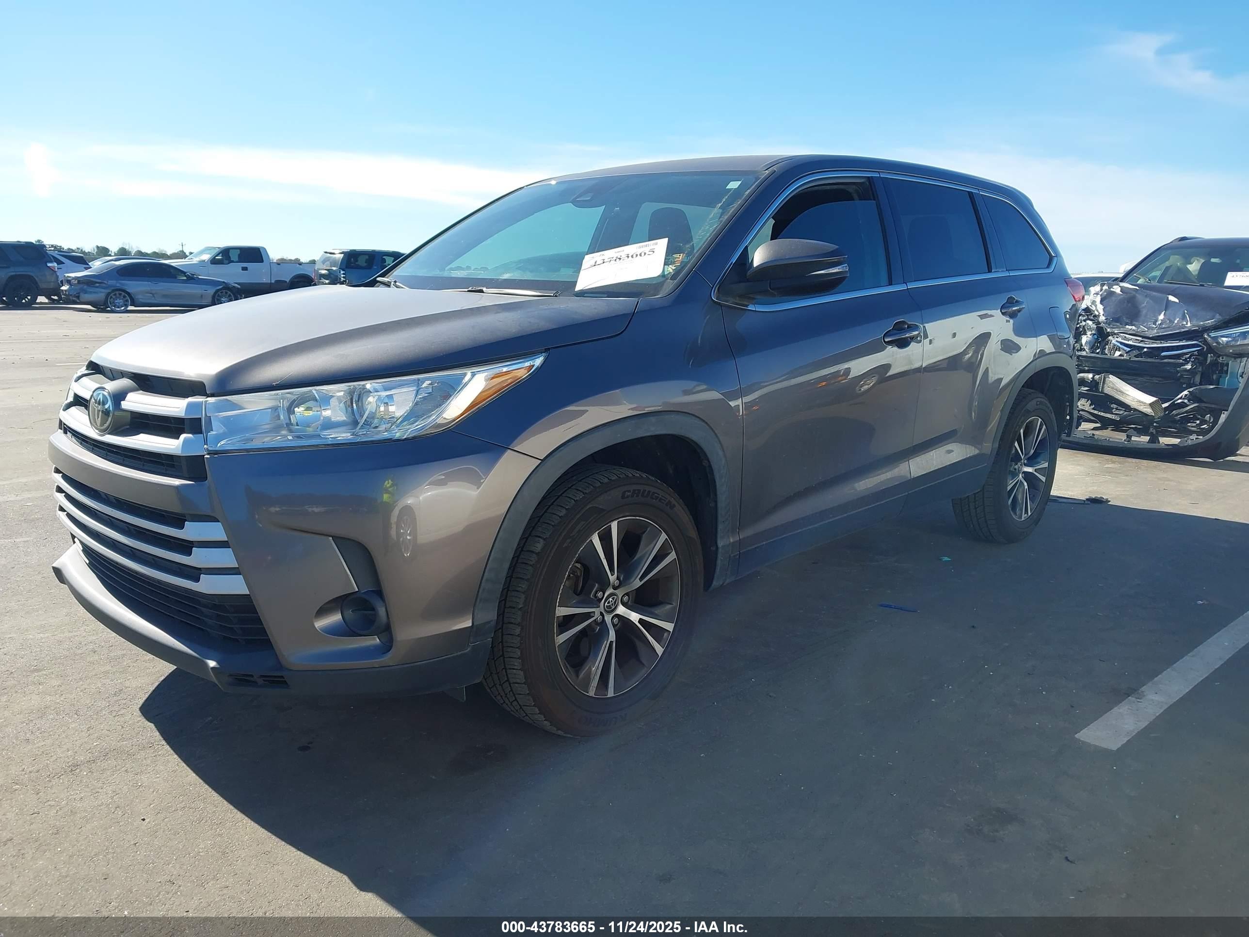 TOYOTA HIGHLANDER image 2