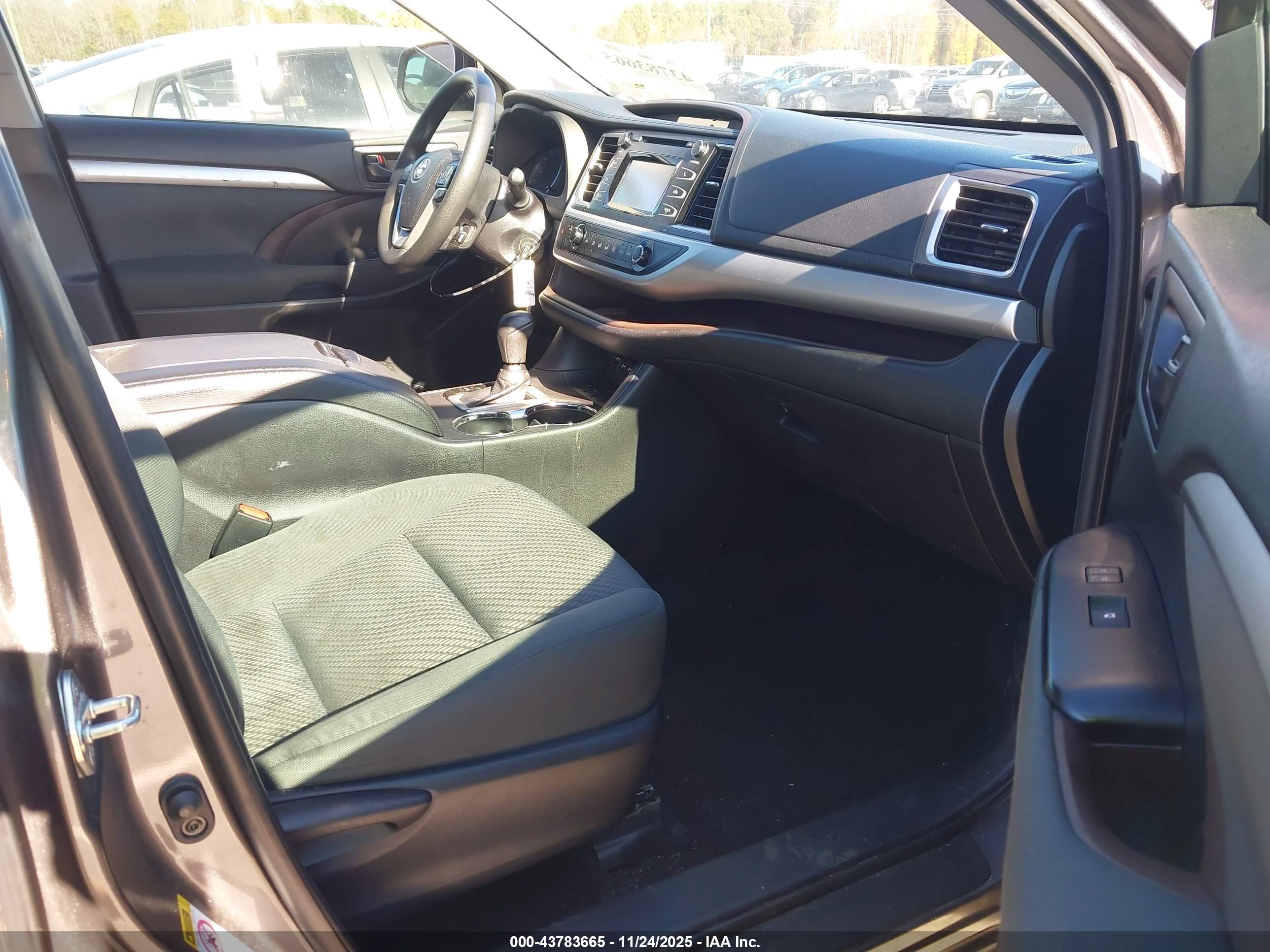 TOYOTA HIGHLANDER image 5
