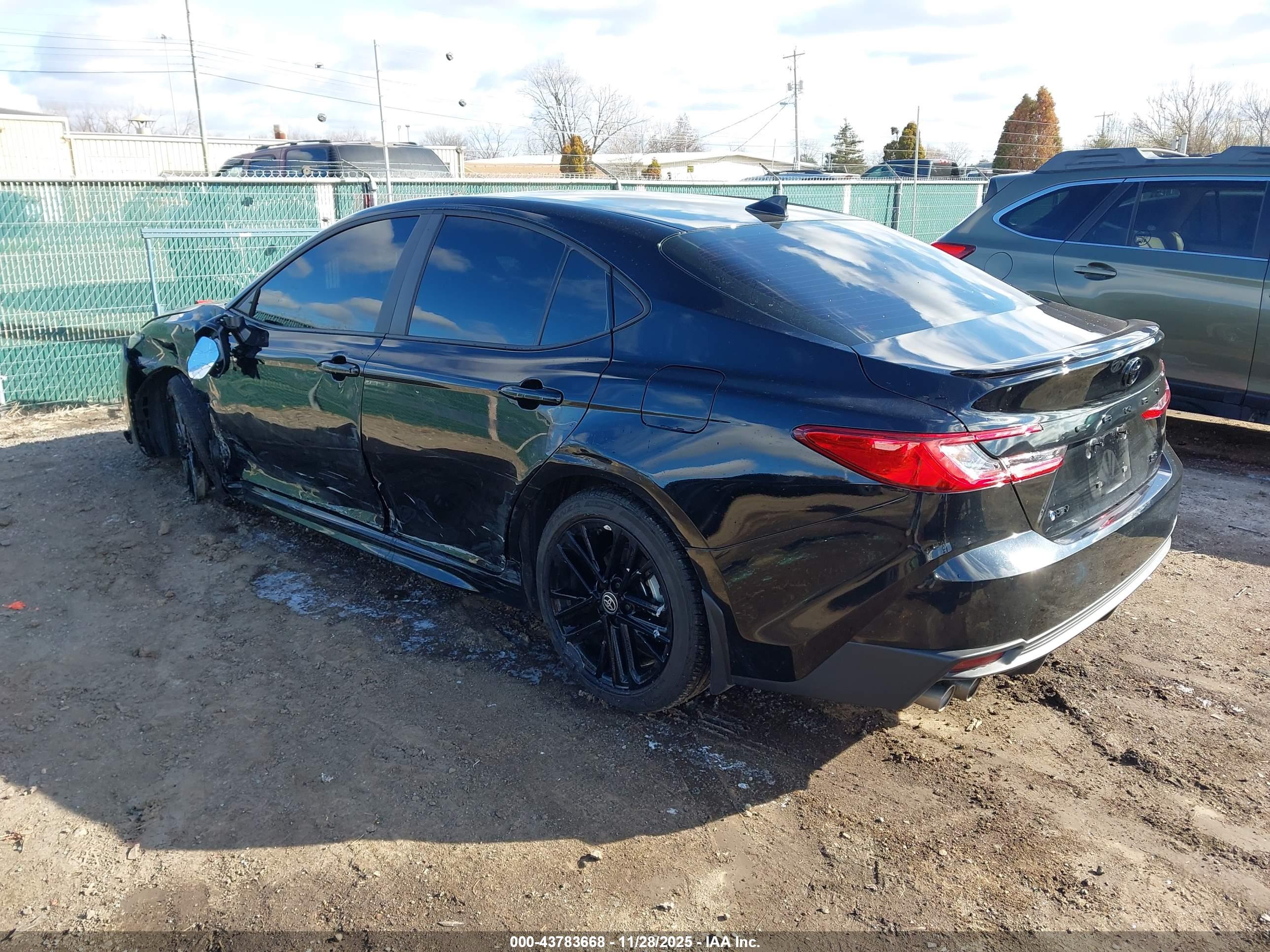 TOYOTA CAMRY image 3