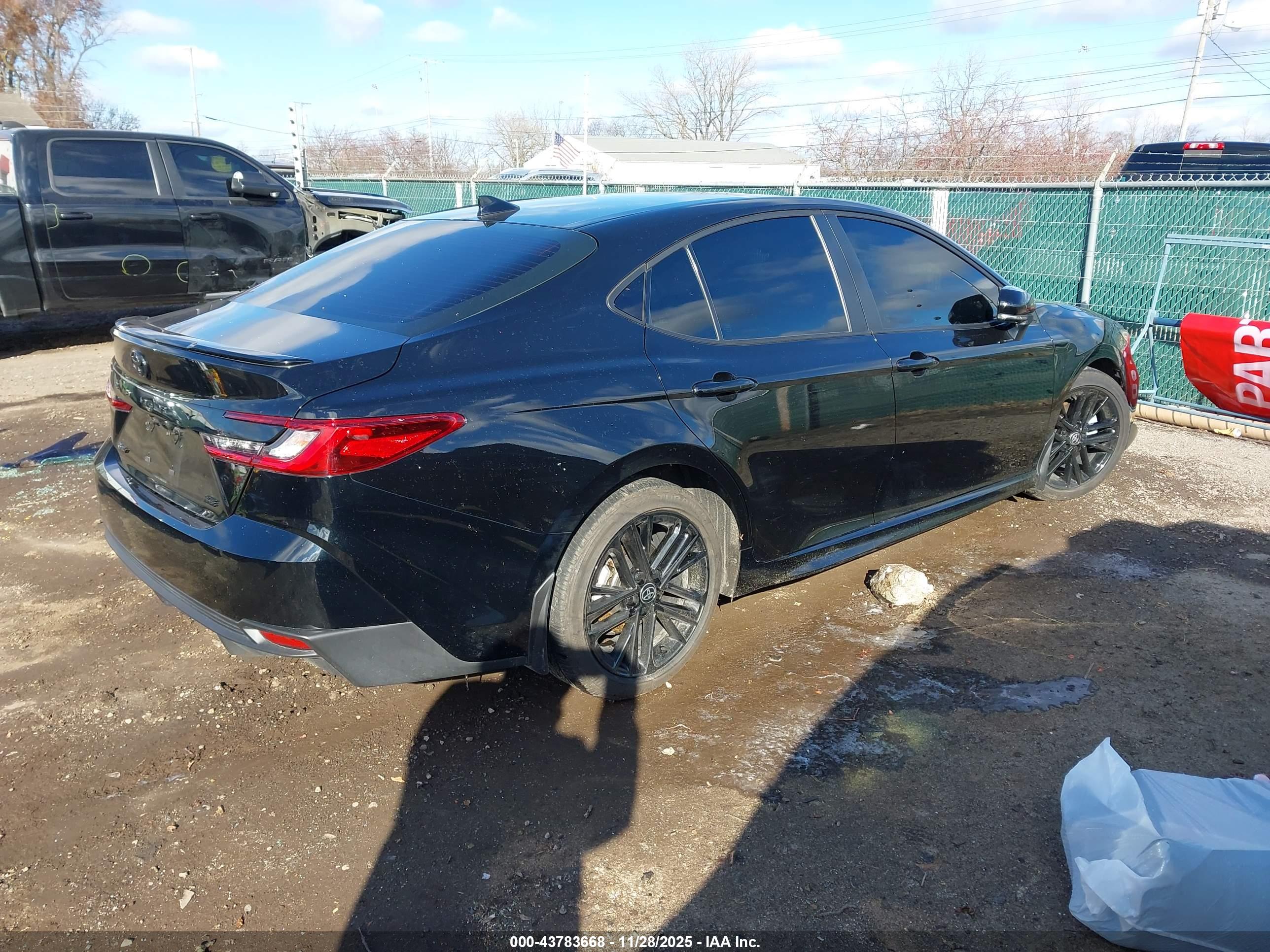 TOYOTA CAMRY image 4