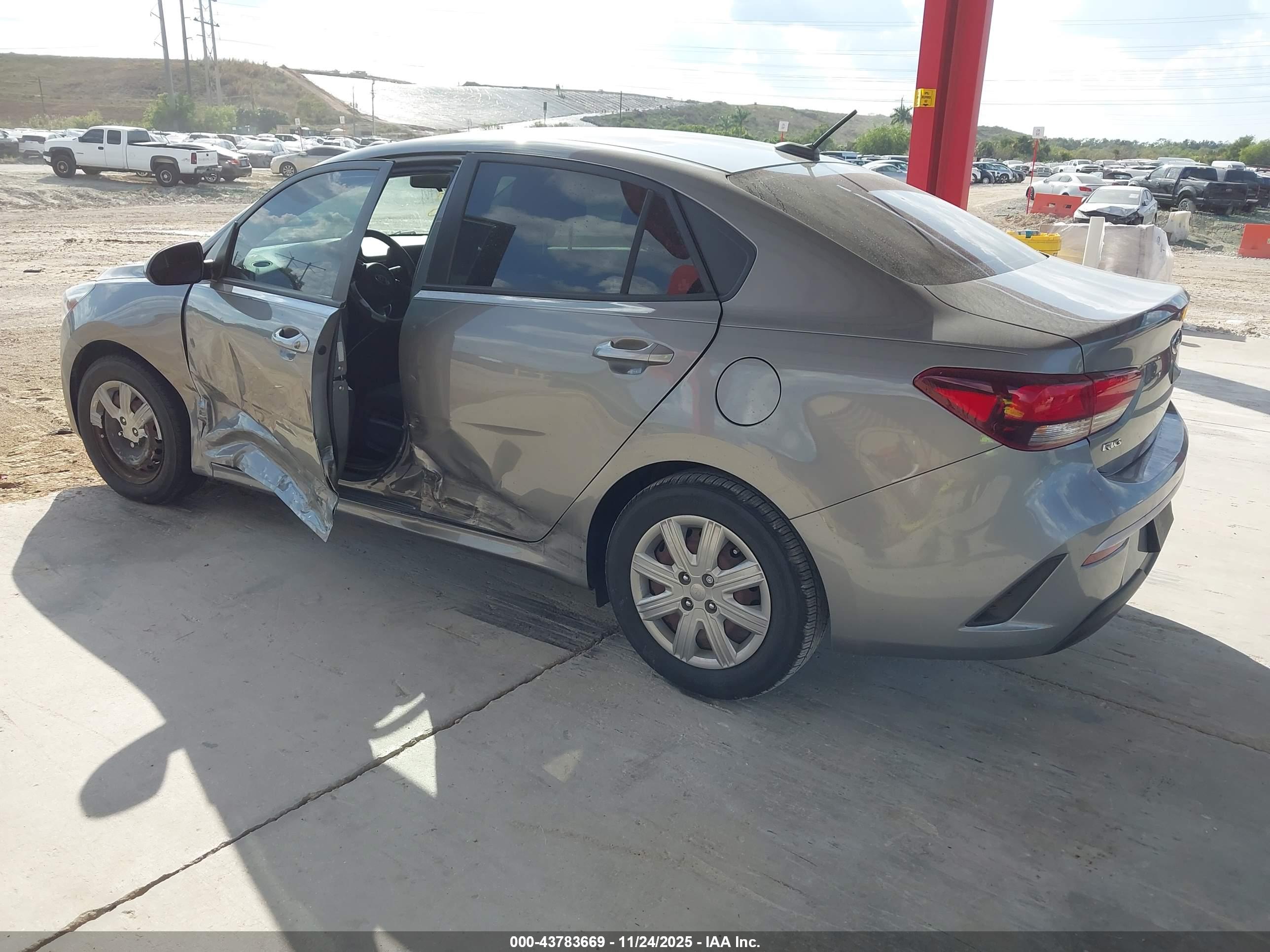 KIA RIO image 3