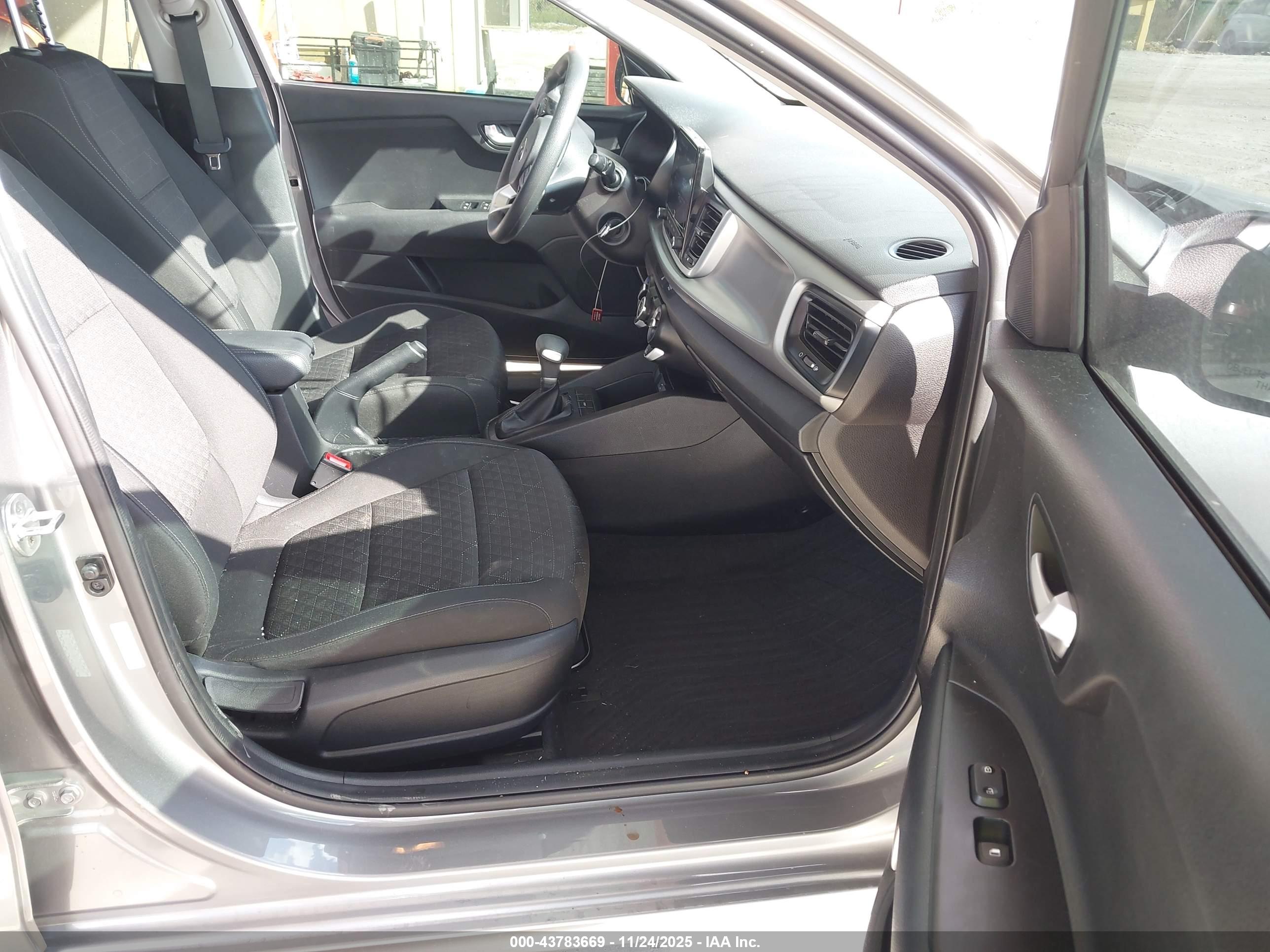 KIA RIO image 5