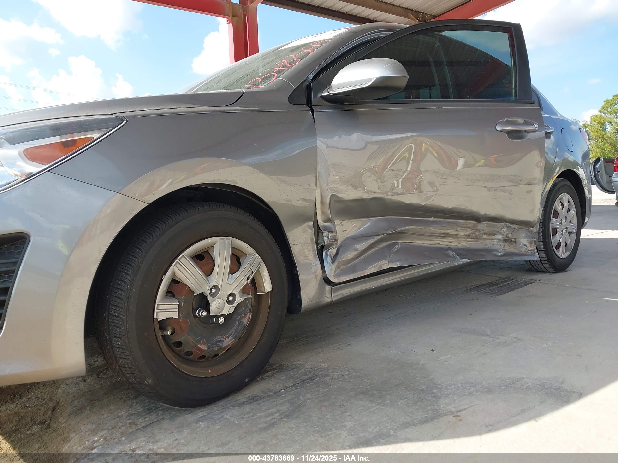 KIA RIO image 6