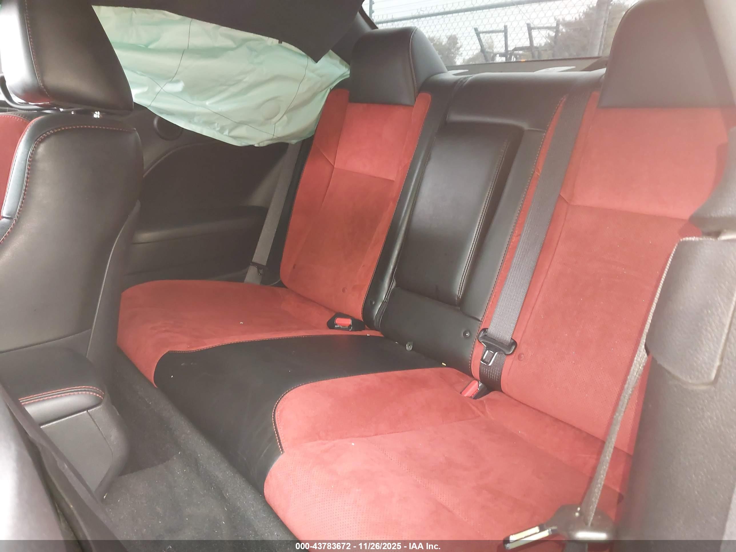 DODGE CHALLENGER image 8