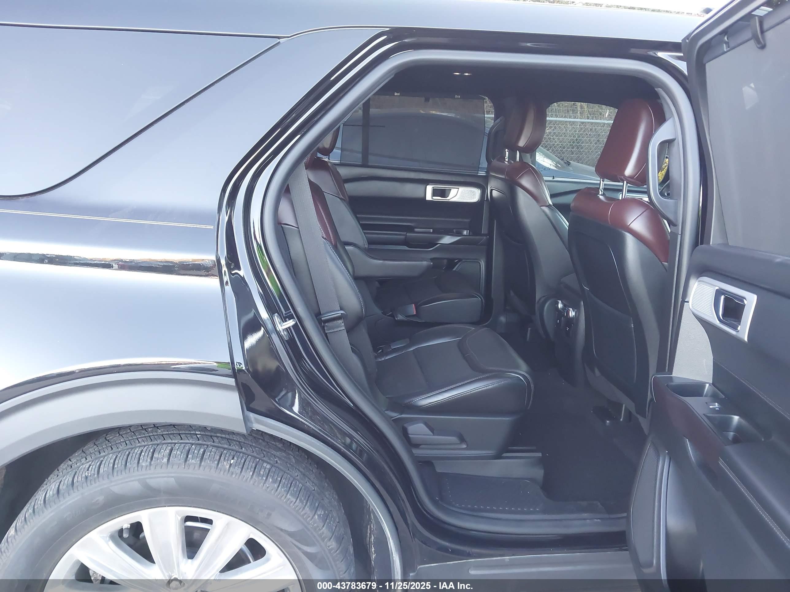 FORD EXPLORER image 8