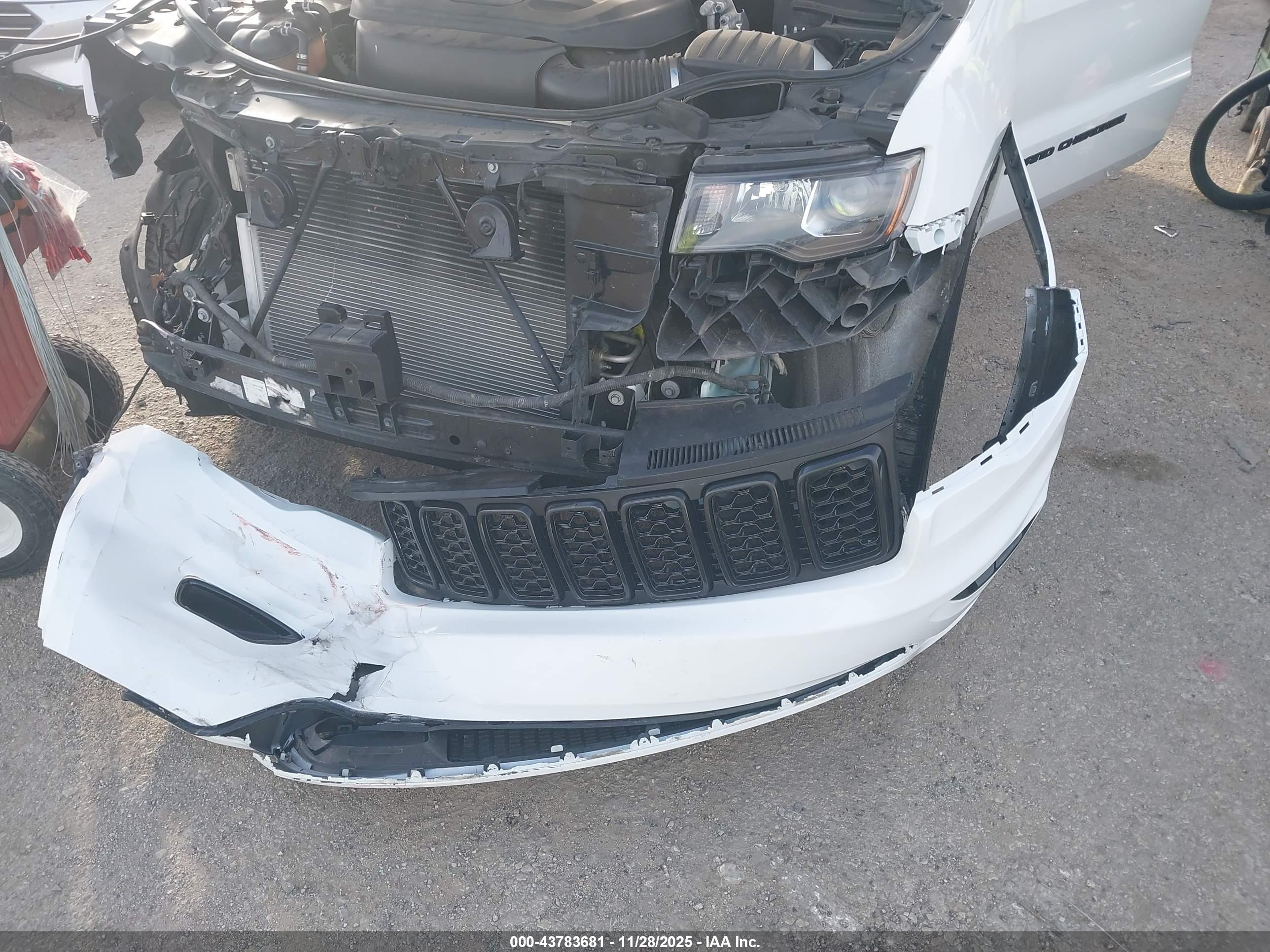JEEP GRAND image 6