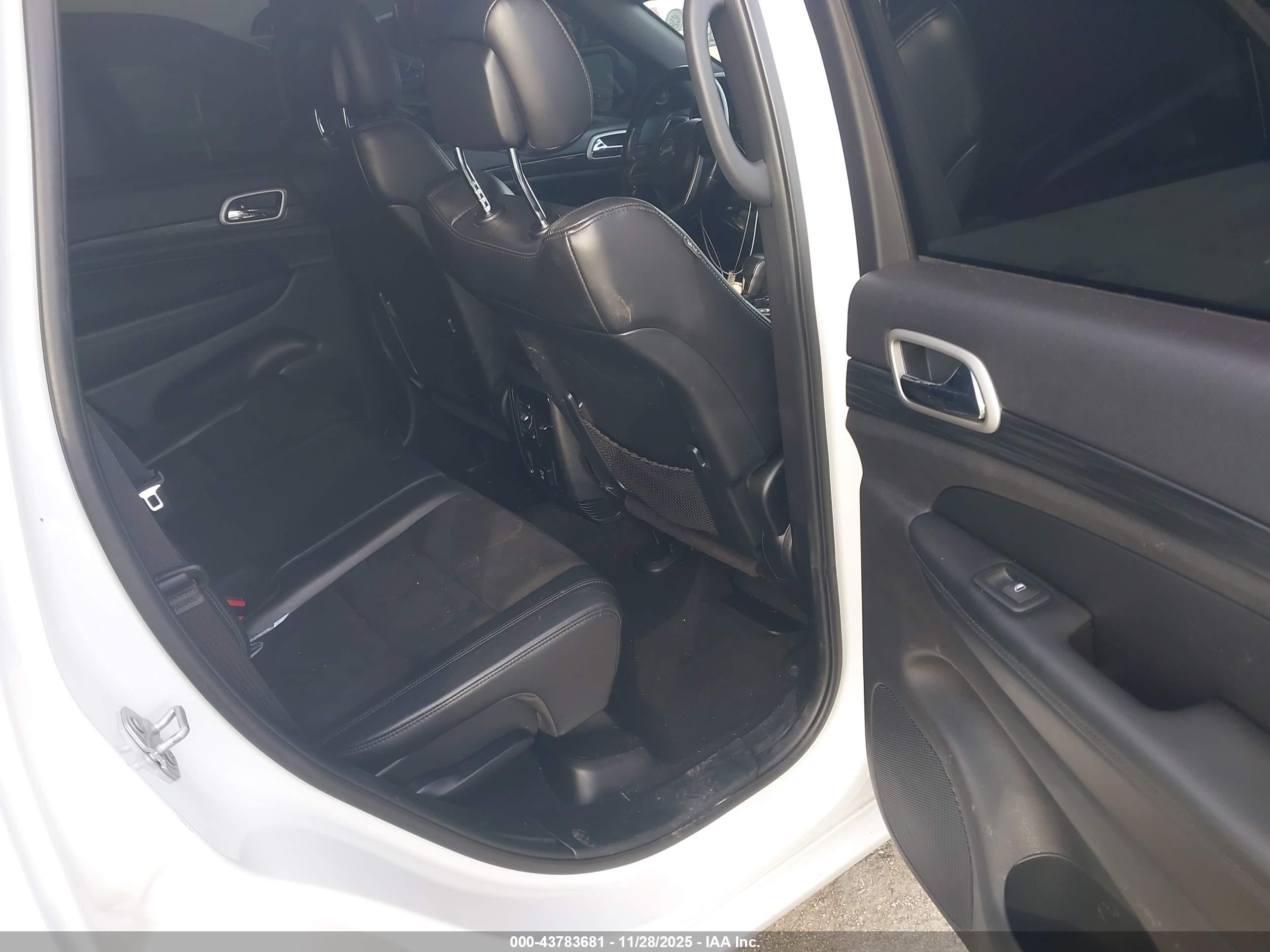 JEEP GRAND image 8