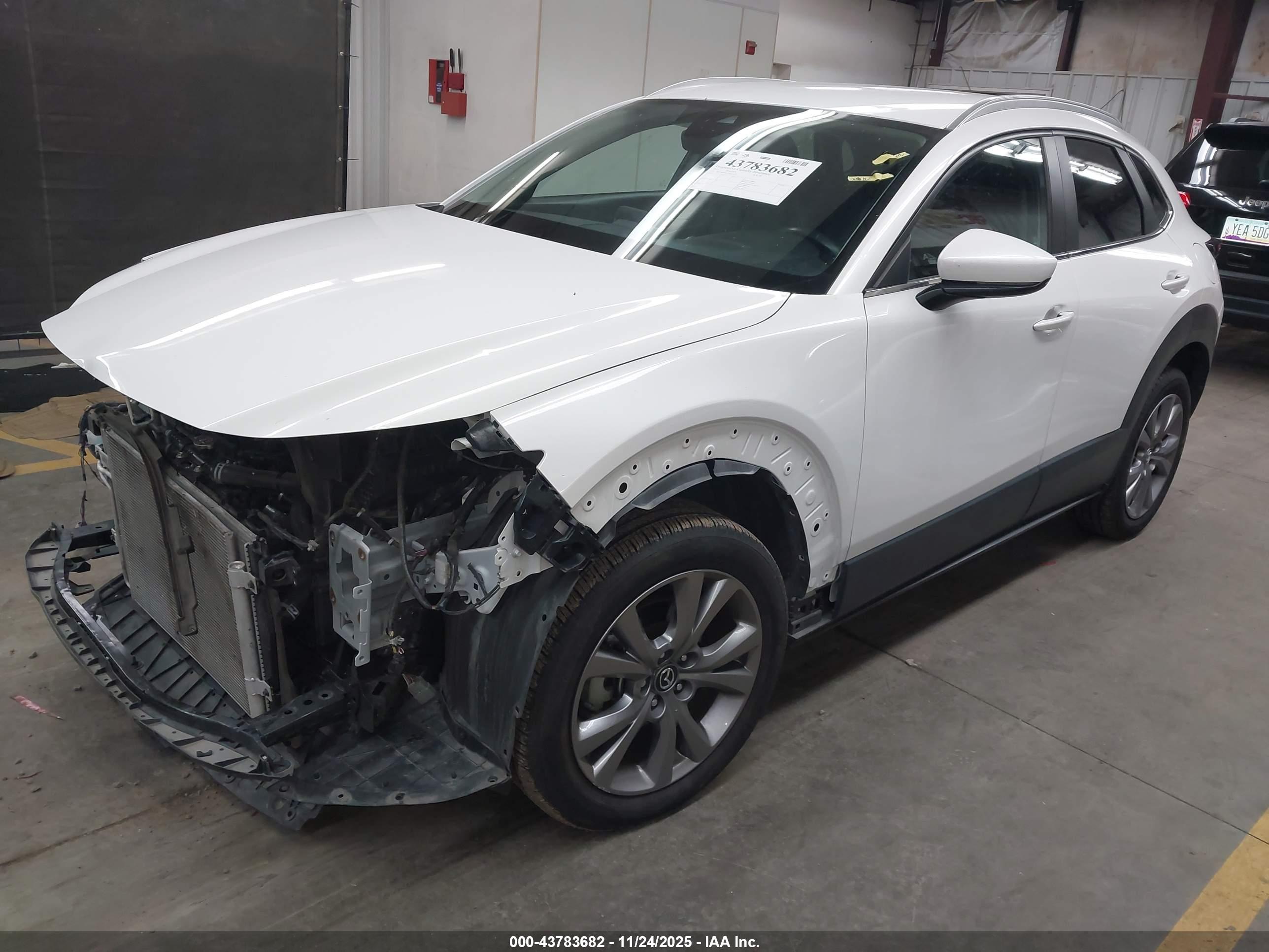 MAZDA CX-30 image 2