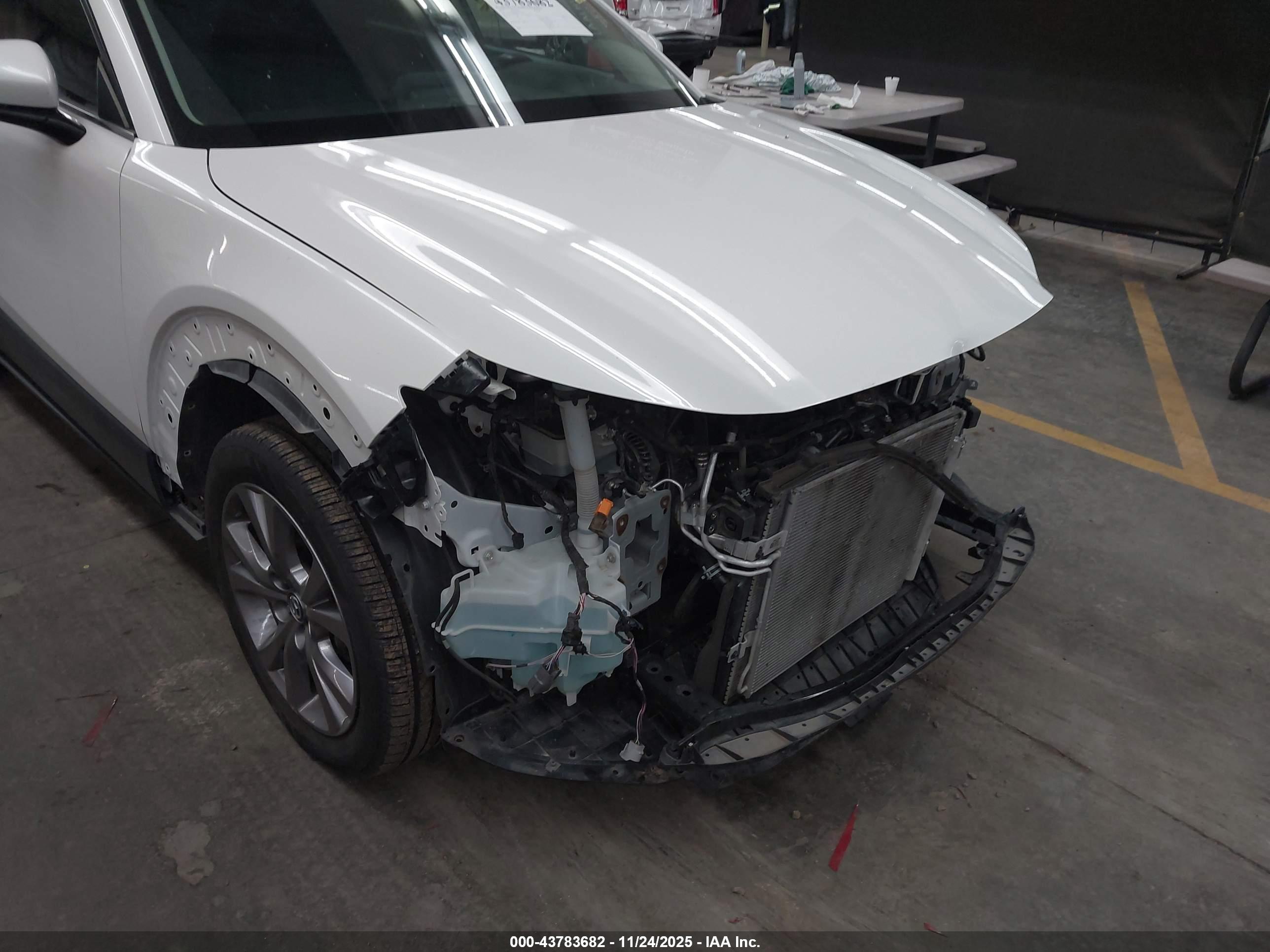 MAZDA CX-30 image 6