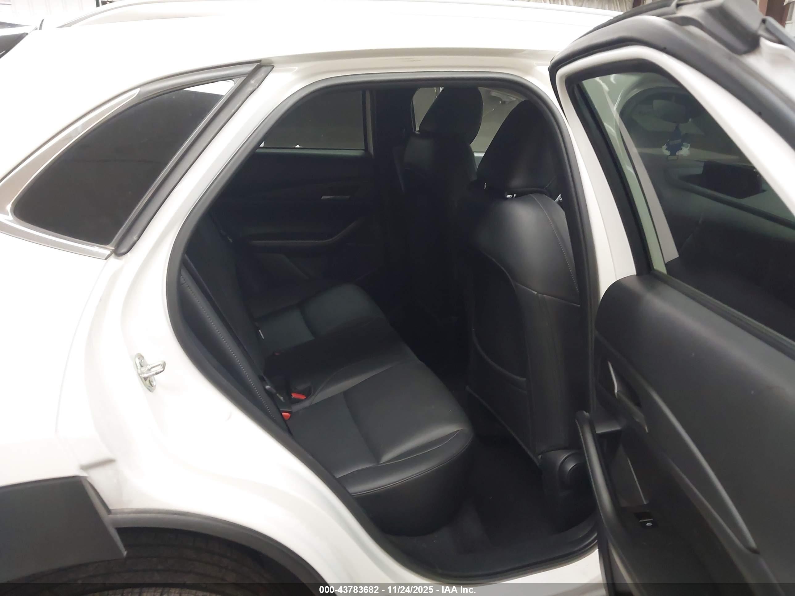 MAZDA CX-30 image 8