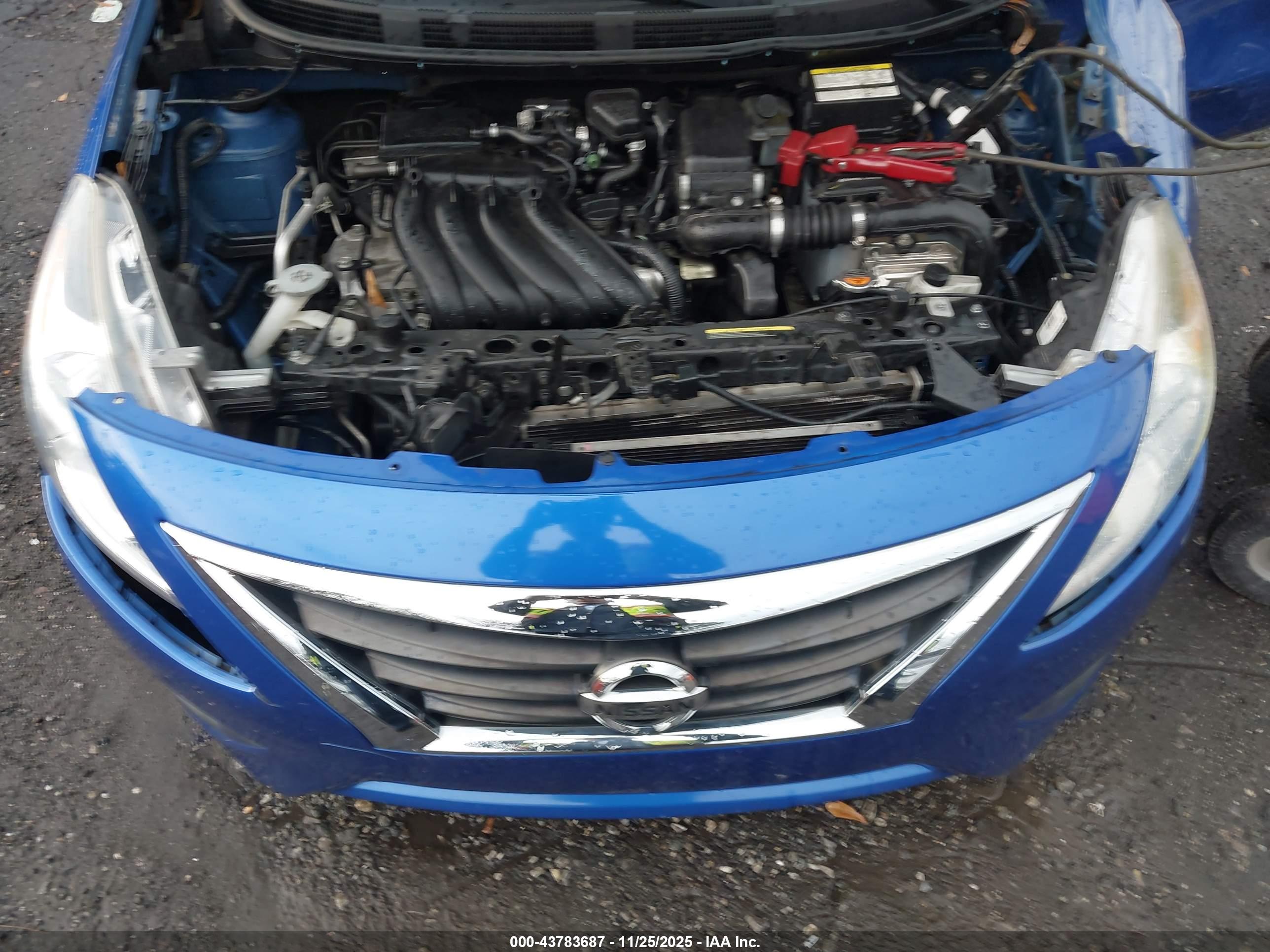 NISSAN VERSA image 10