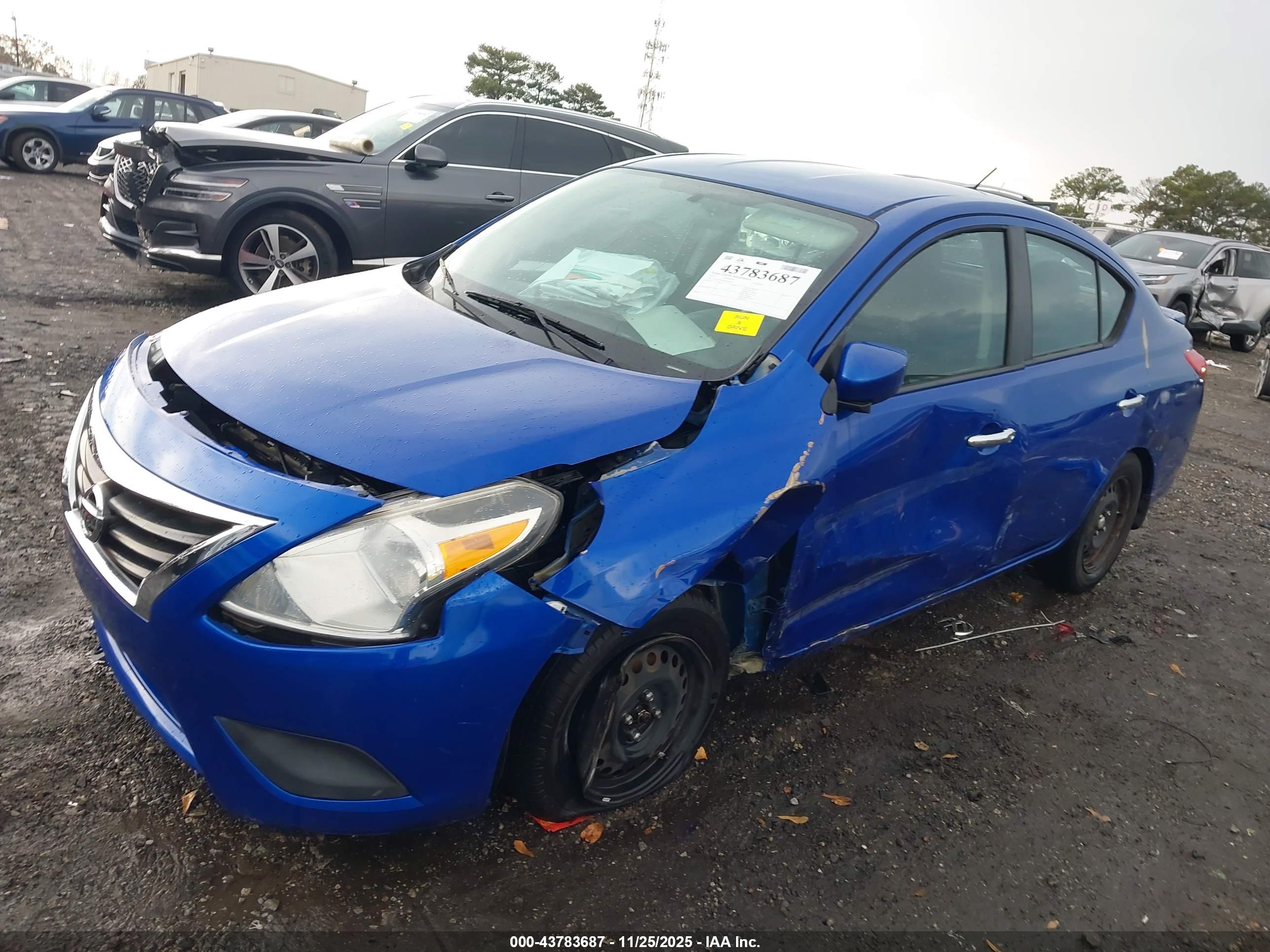 NISSAN VERSA image 2