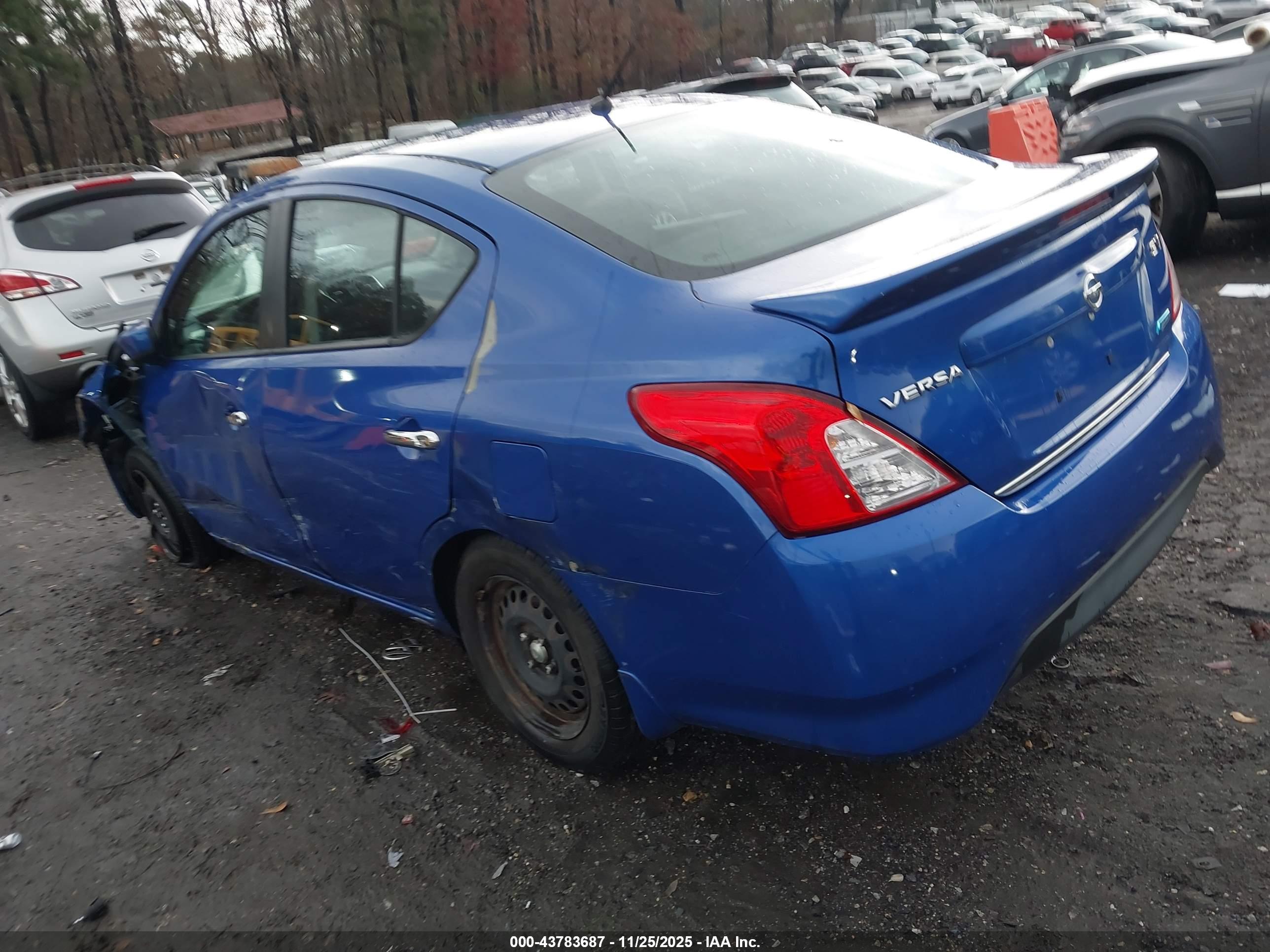 NISSAN VERSA image 3